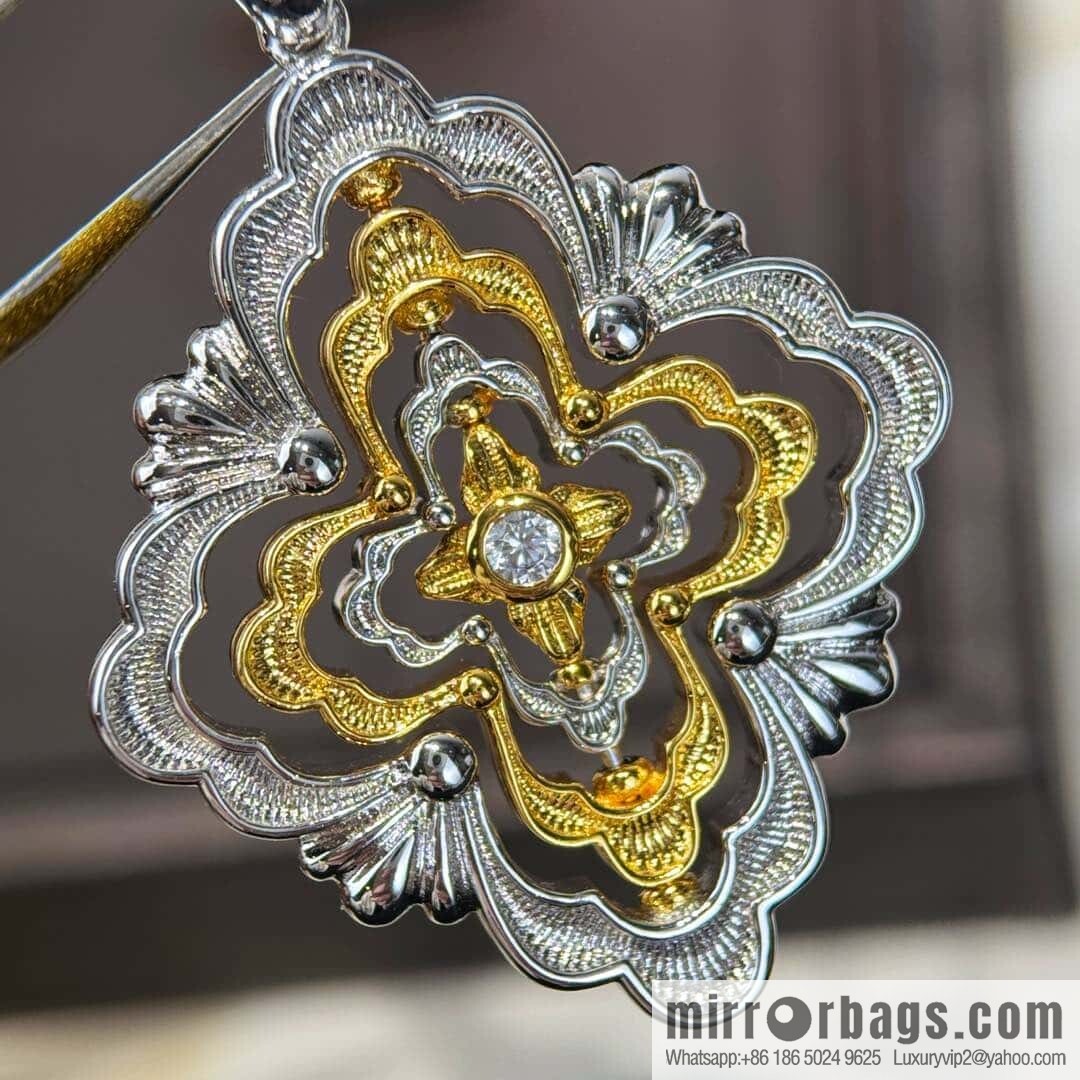 ❗️New ❗️ ☀ Buccellati Opera House Collection oversized court-style spinning four-leaf clover necklace ☀️
