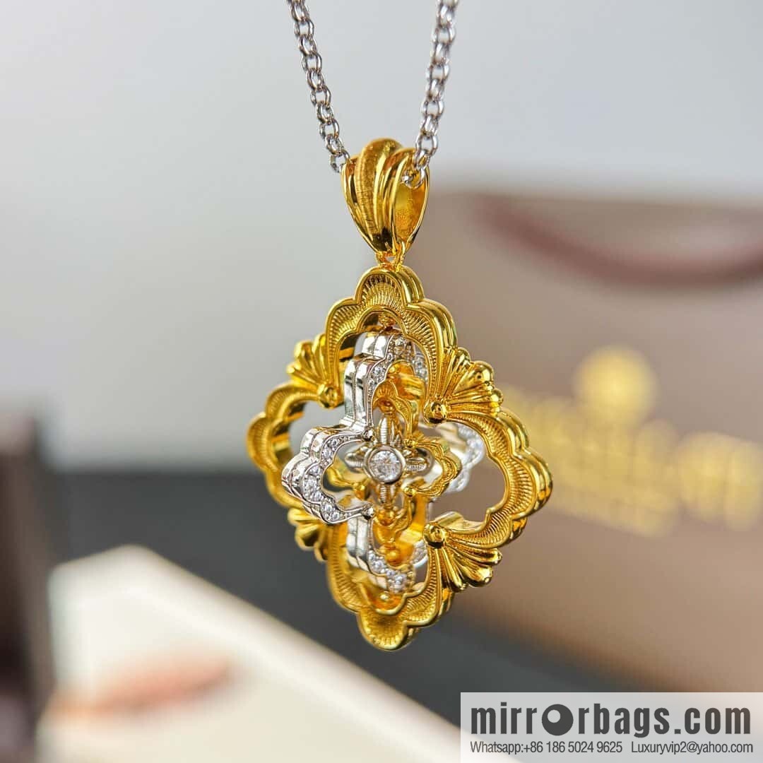 ❗️New ❗️ ☀ Buccellati Opera House Collection oversized court-style spinning four-leaf clover necklace ☀️