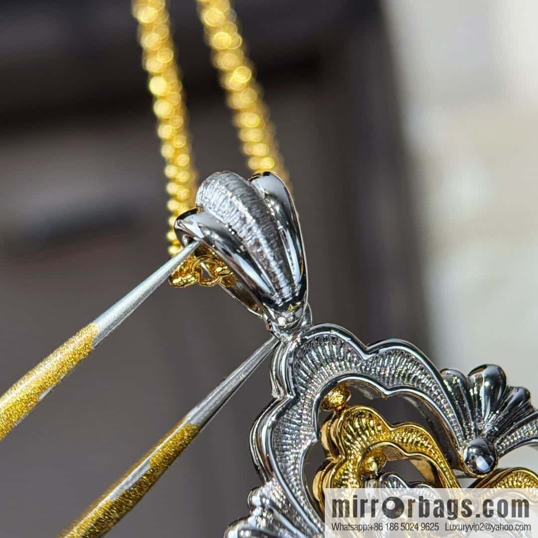 ❗️New ❗️ ☀ Buccellati Opera House Collection oversized court-style spinning four-leaf clover necklace ☀️