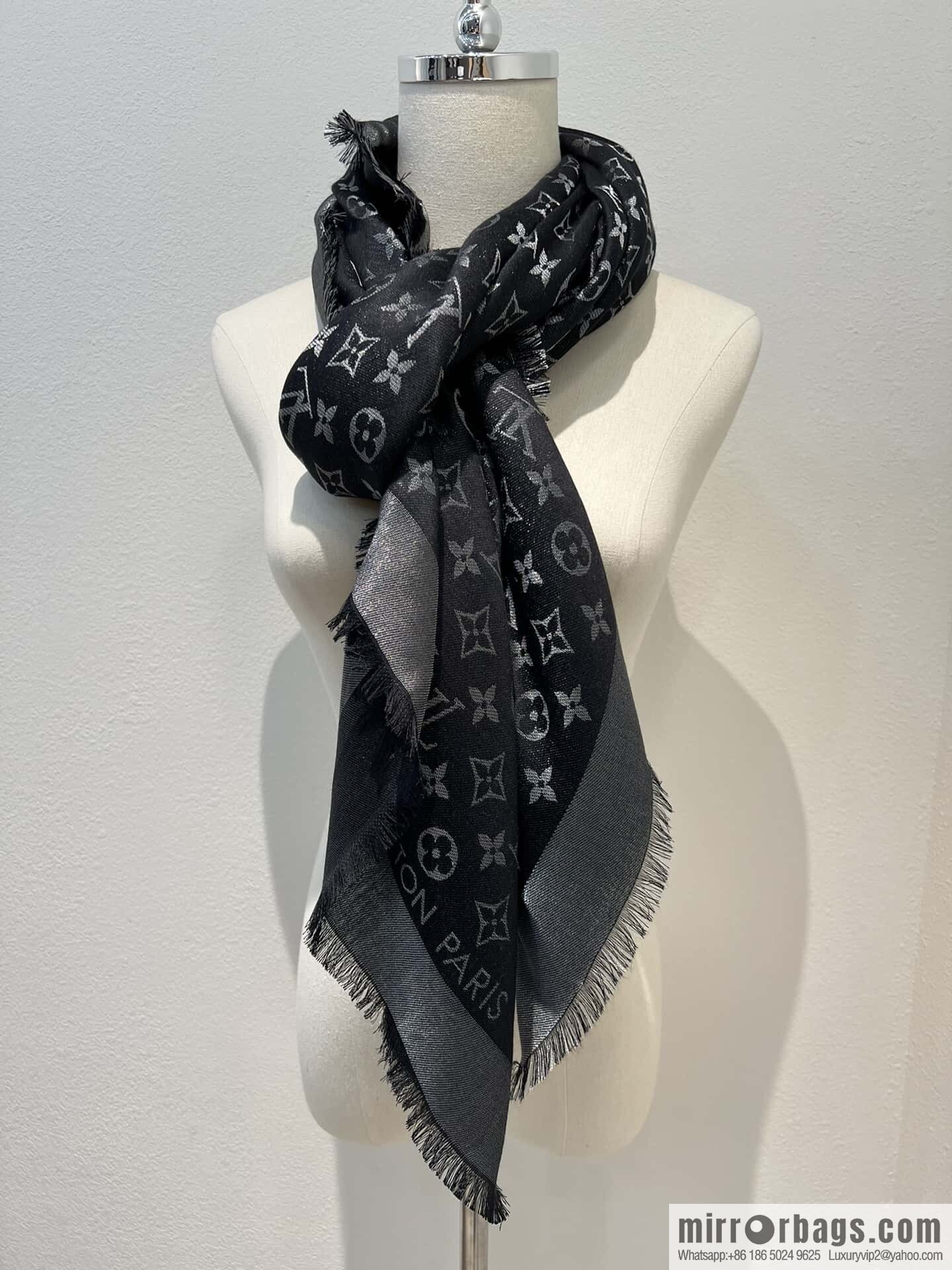 𝐋𝐨𝐮𝐢𝐬 𝐕𝐮𝐢𝐭𝐭𝐨ɴ•『 shine monogram scarf shawl M75123