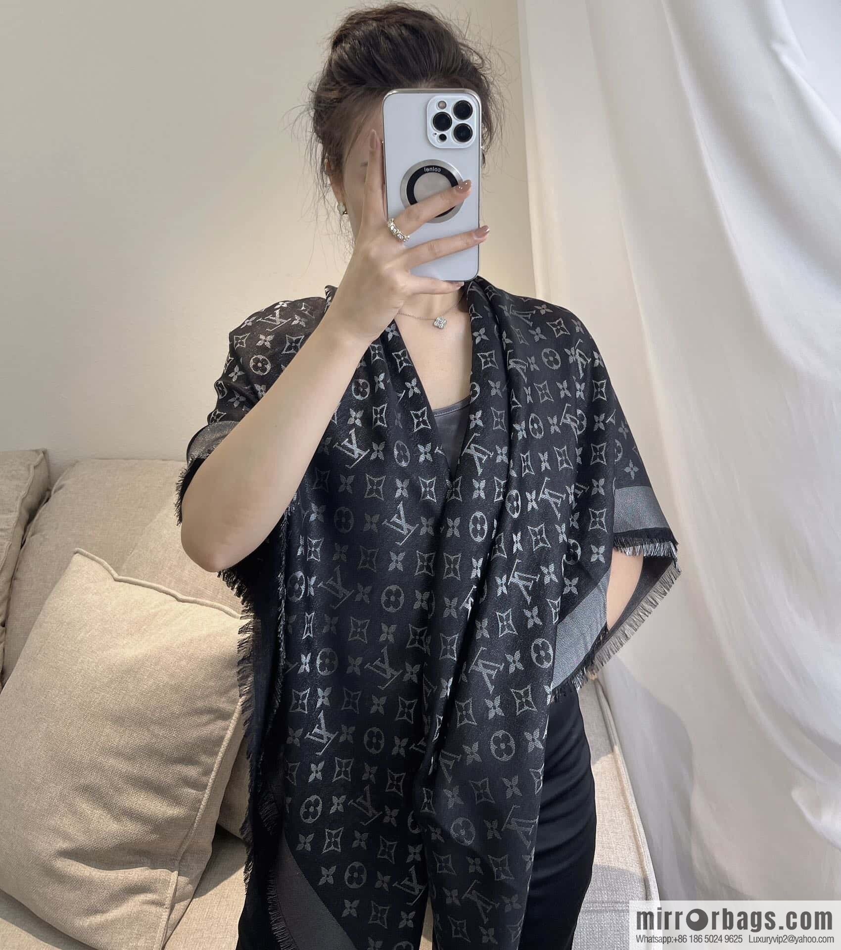 𝐋𝐨𝐮𝐢𝐬 𝐕𝐮𝐢𝐭𝐭𝐨ɴ•『 shine monogram scarf shawl M75123