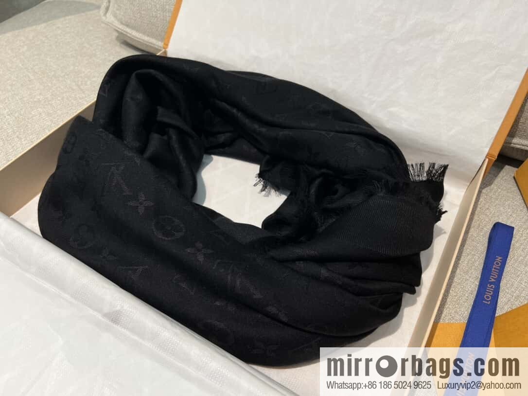 𝐋𝐨𝐮𝐢𝐬 𝐕𝐮𝐢𝐭𝐭𝐨ɴ•『 shine monogram scarf shawl M71329