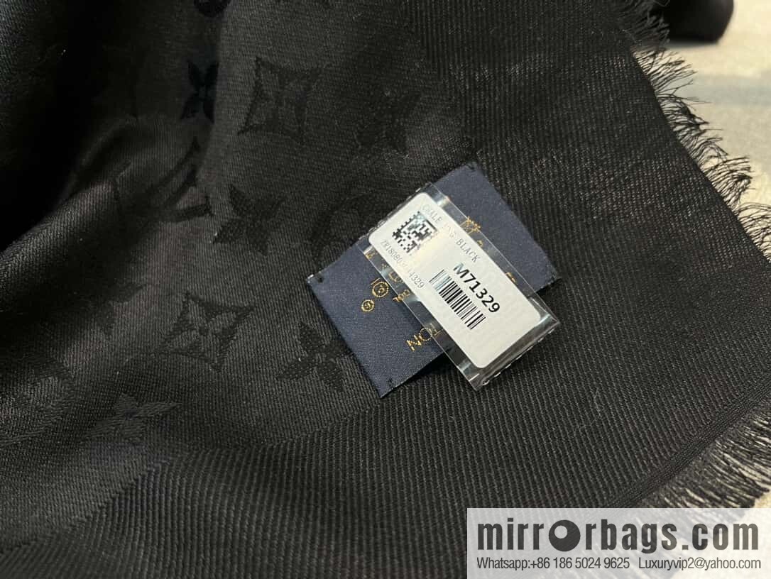 𝐋𝐨𝐮𝐢𝐬 𝐕𝐮𝐢𝐭𝐭𝐨ɴ•『 shine monogram scarf shawl M71329