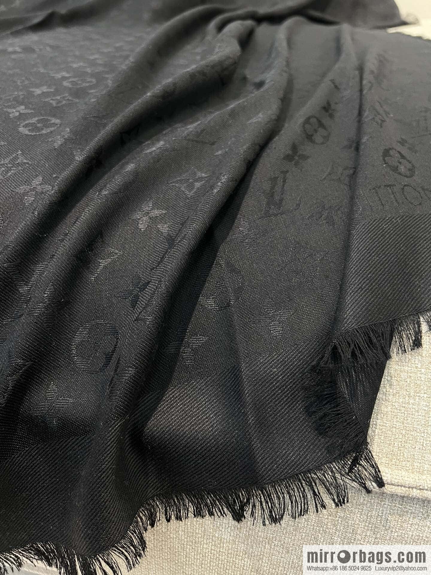 𝐋𝐨𝐮𝐢𝐬 𝐕𝐮𝐢𝐭𝐭𝐨ɴ•『 shine monogram scarf shawl M71329