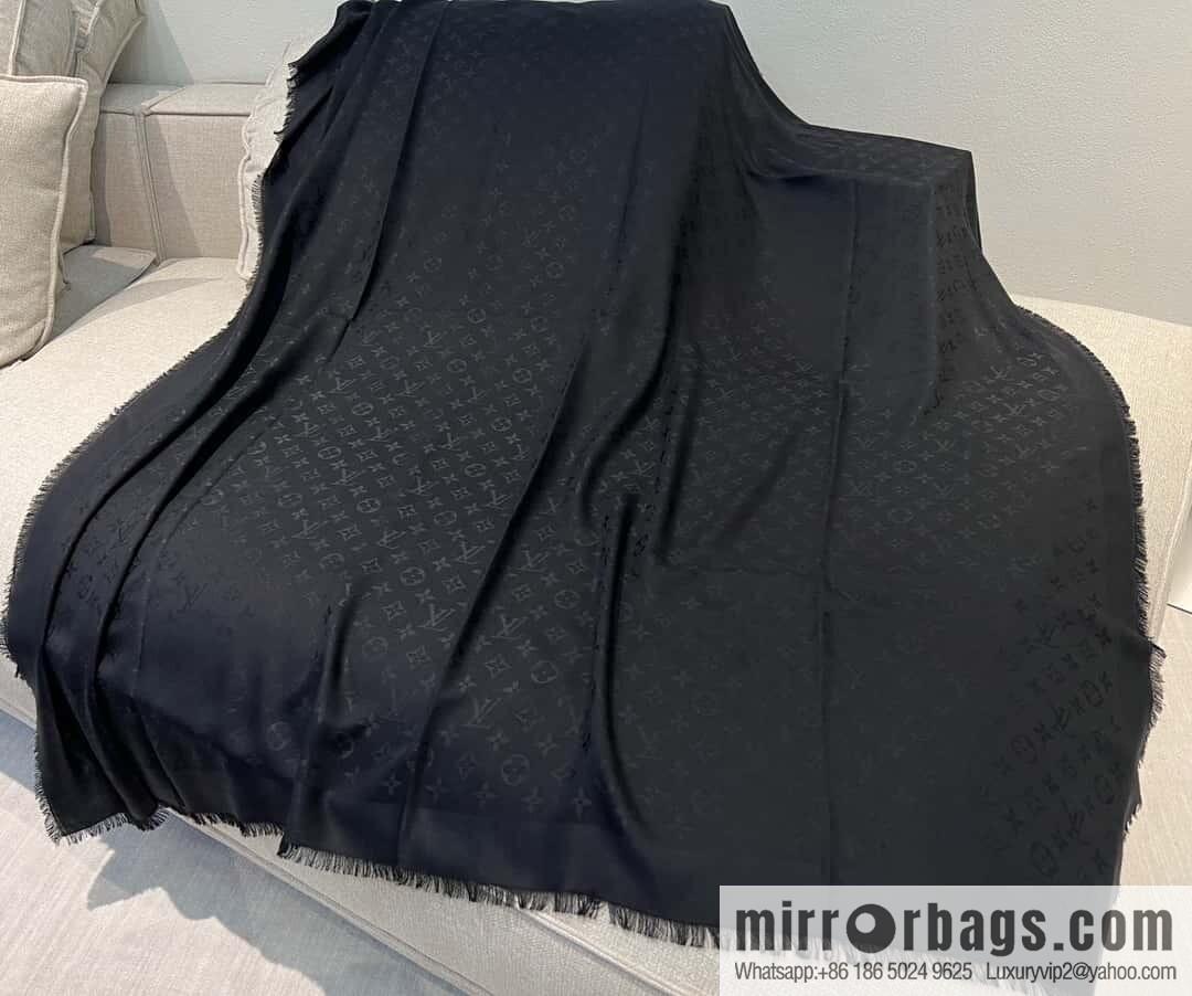 𝐋𝐨𝐮𝐢𝐬 𝐕𝐮𝐢𝐭𝐭𝐨ɴ•『 shine monogram scarf shawl M71329