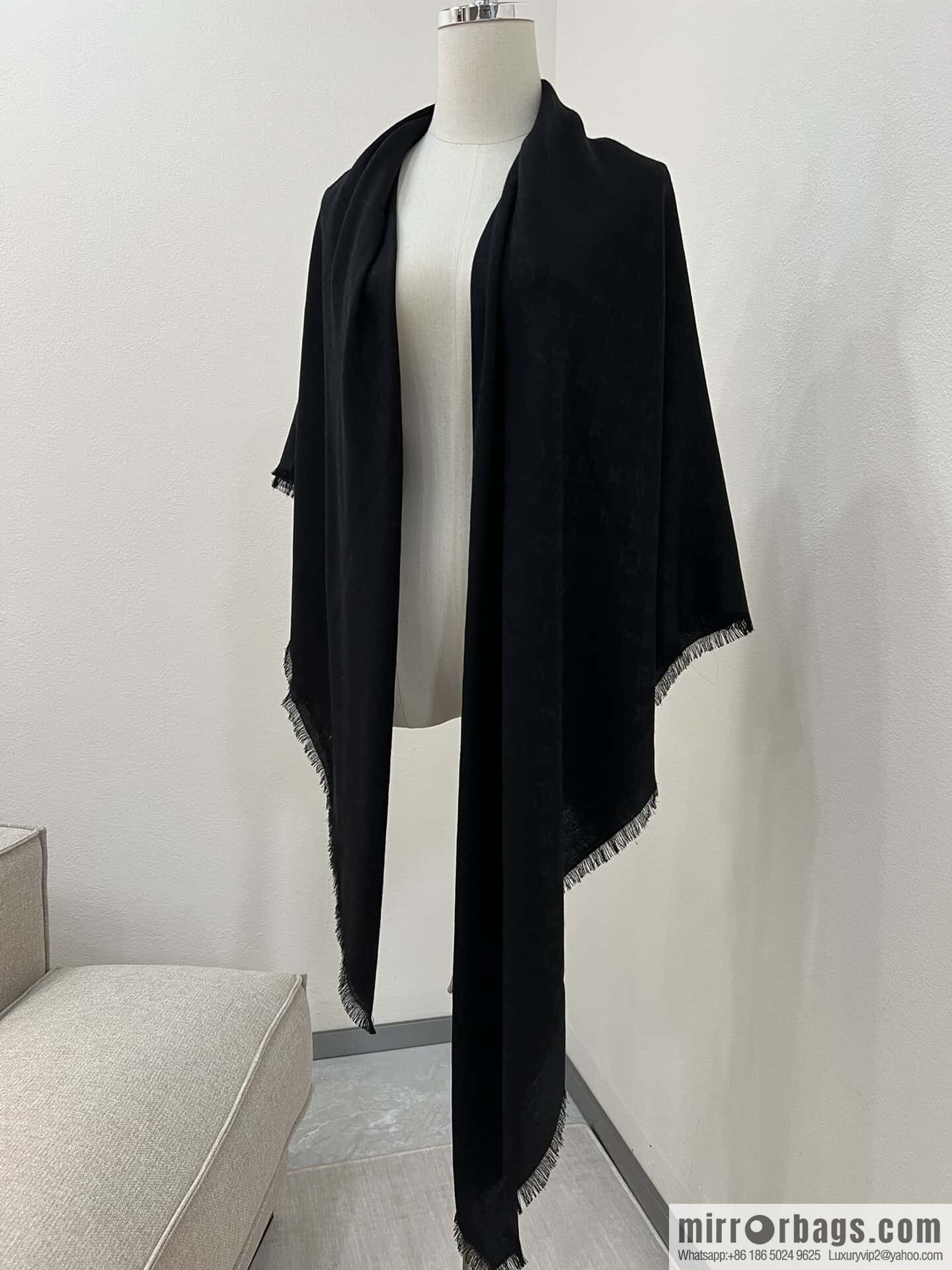 𝐋𝐨𝐮𝐢𝐬 𝐕𝐮𝐢𝐭𝐭𝐨ɴ•『 shine monogram scarf shawl M71329