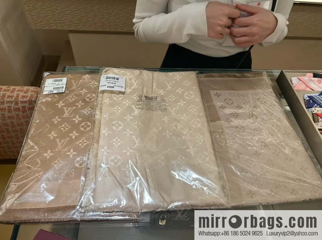 𝐋𝐨𝐮𝐢𝐬 𝐕𝐮𝐢𝐭𝐭𝐨ɴ•『 shine monogram scarf shawl M77630