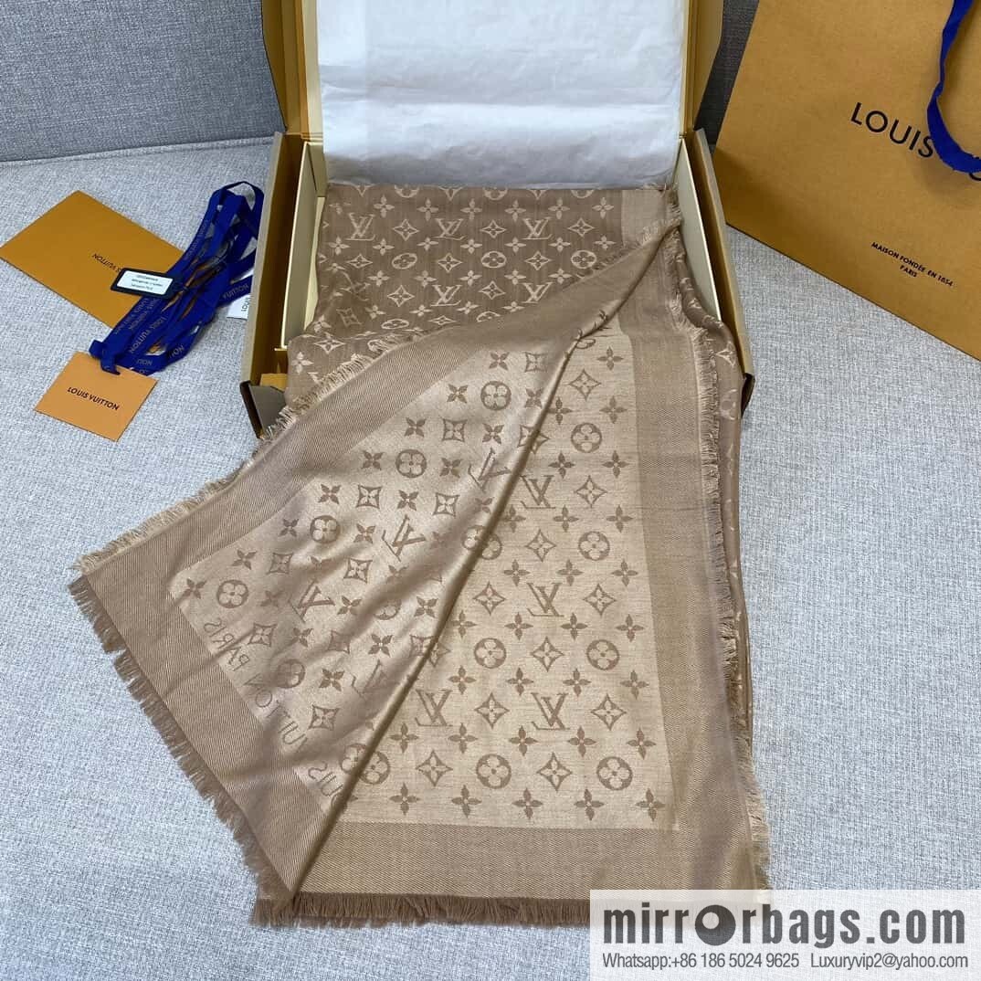 𝐋𝐨𝐮𝐢𝐬 𝐕𝐮𝐢𝐭𝐭𝐨ɴ•『 shine monogram scarf shawl M77630