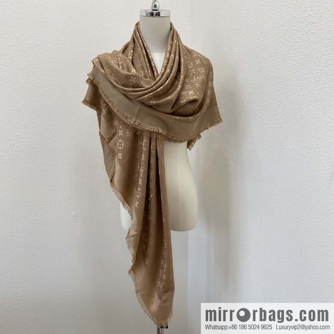 𝐋𝐨𝐮𝐢𝐬 𝐕𝐮𝐢𝐭𝐭𝐨ɴ•『 shine monogram scarf shawl M77630