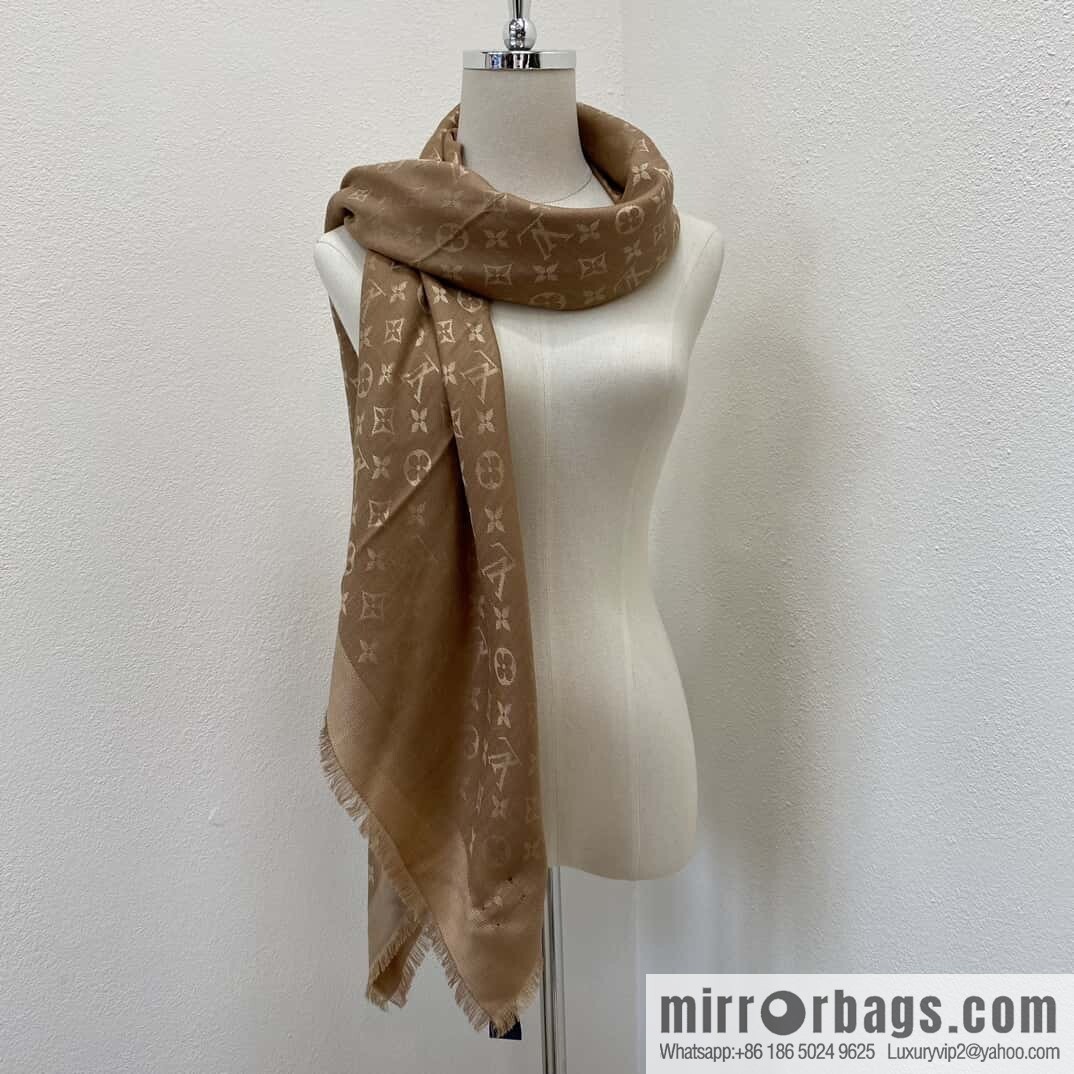 𝐋𝐨𝐮𝐢𝐬 𝐕𝐮𝐢𝐭𝐭𝐨ɴ•『 shine monogram scarf shawl M77630