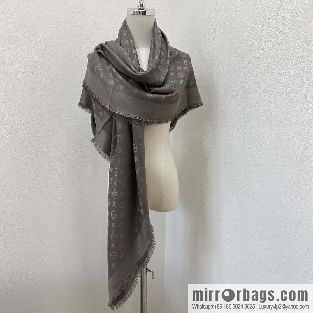 𝐋𝐨𝐮𝐢𝐬 𝐕𝐮𝐢𝐭𝐭𝐨ɴ•『 shine monogram scarf shawl M78146
