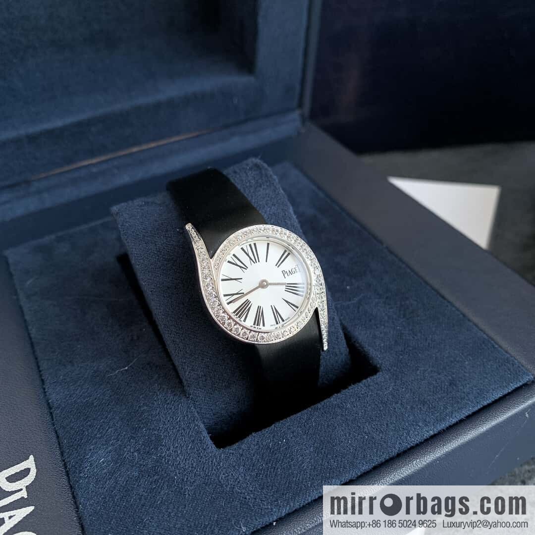 The small 26mm Earl Glitter model is online. Women's Diamond Watch from Limelight Gala Collection