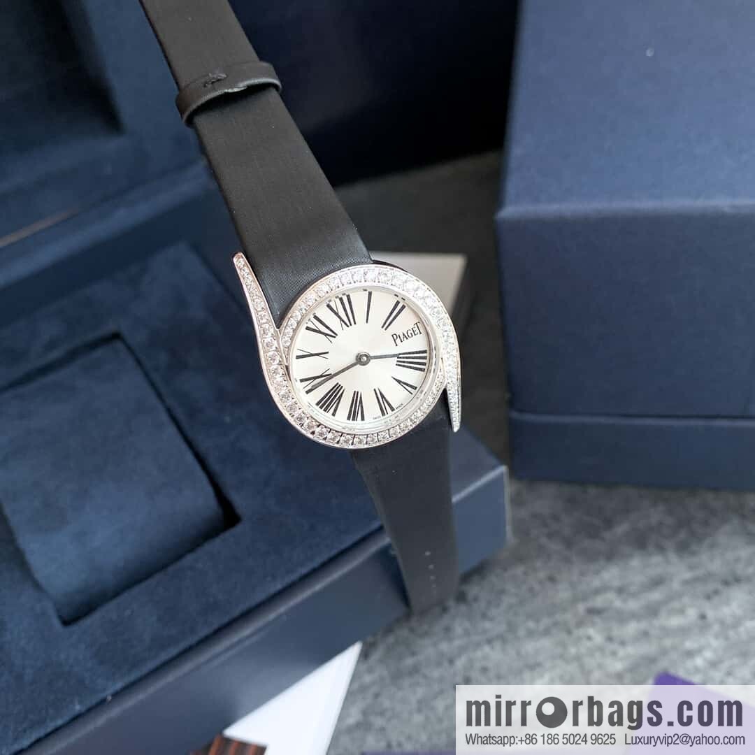 The small 26mm Earl Glitter model is online. Women's Diamond Watch from Limelight Gala Collection