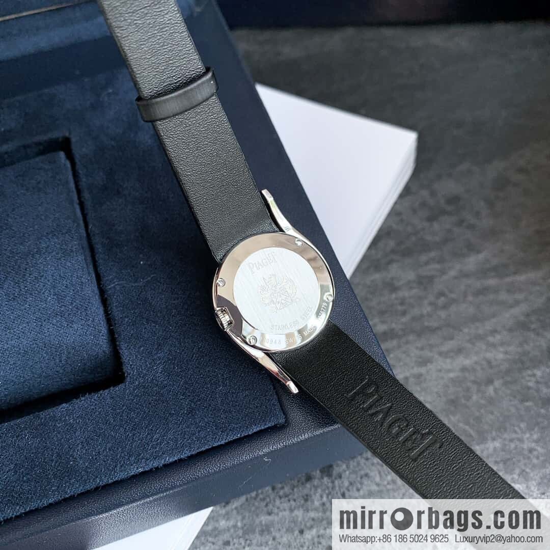 The small 26mm Earl Glitter model is online. Women's Diamond Watch from Limelight Gala Collection