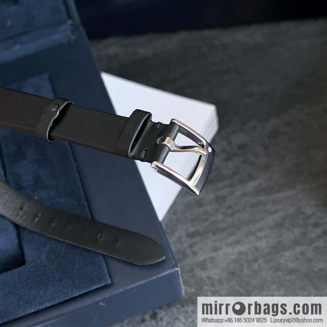 The small 26mm Earl Glitter model is online. Women's Diamond Watch from Limelight Gala Collection