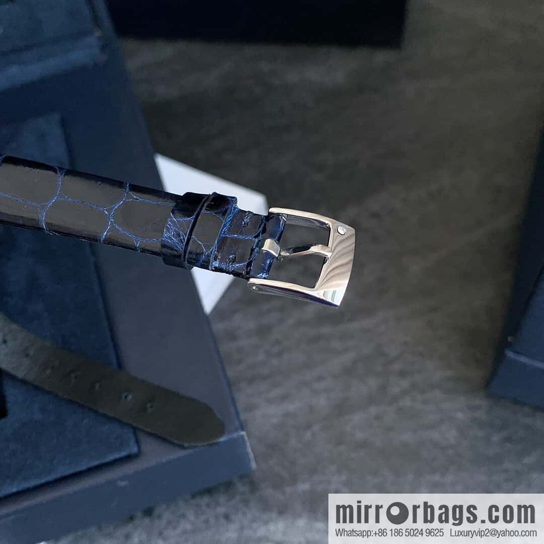 The small 26mm Earl Glitter model is online. Women's Diamond Watch from Limelight Gala Collection