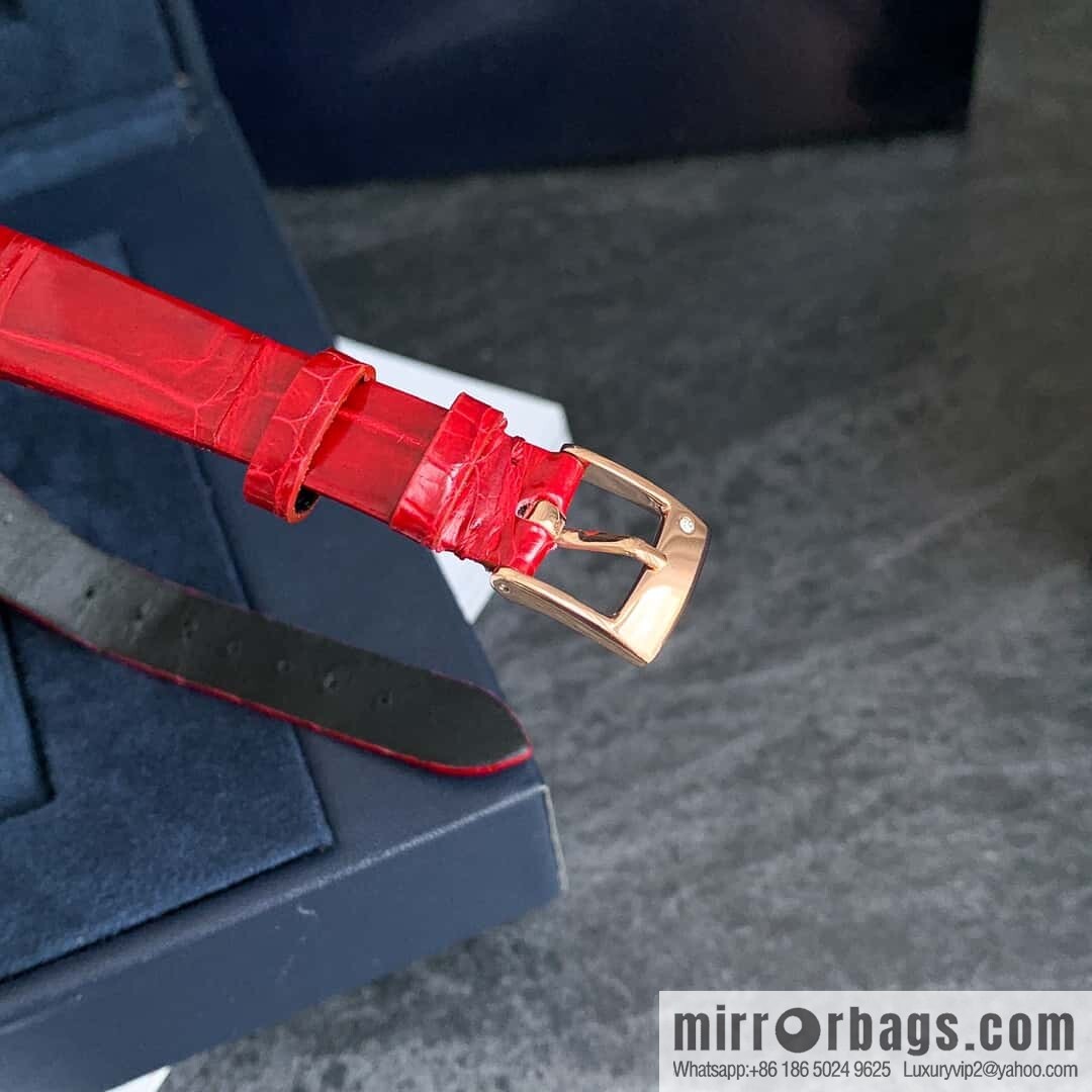 The small 26mm Earl Glitter model is online. Women's Diamond Watch from Limelight Gala Collection