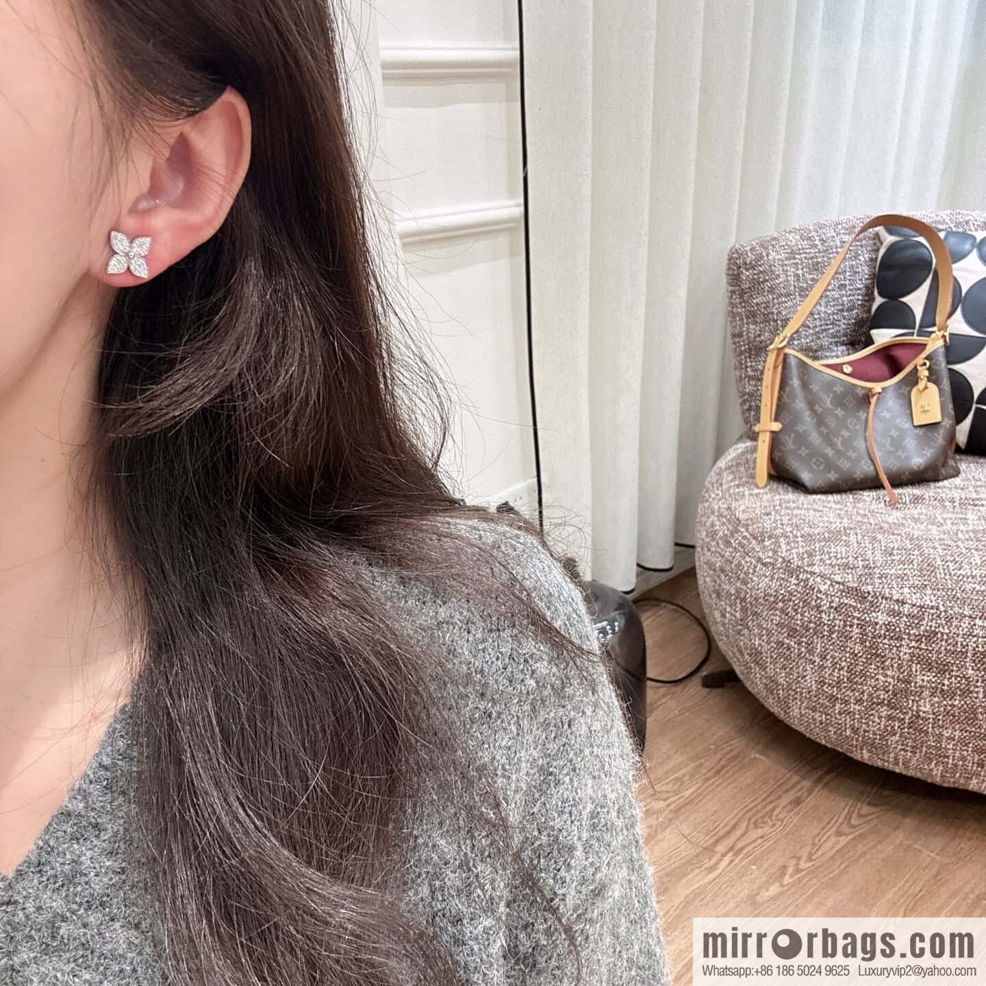 ❗️New ❗️ ☀ Louis Vuitton LV full diamond flower stud earrings ☀
