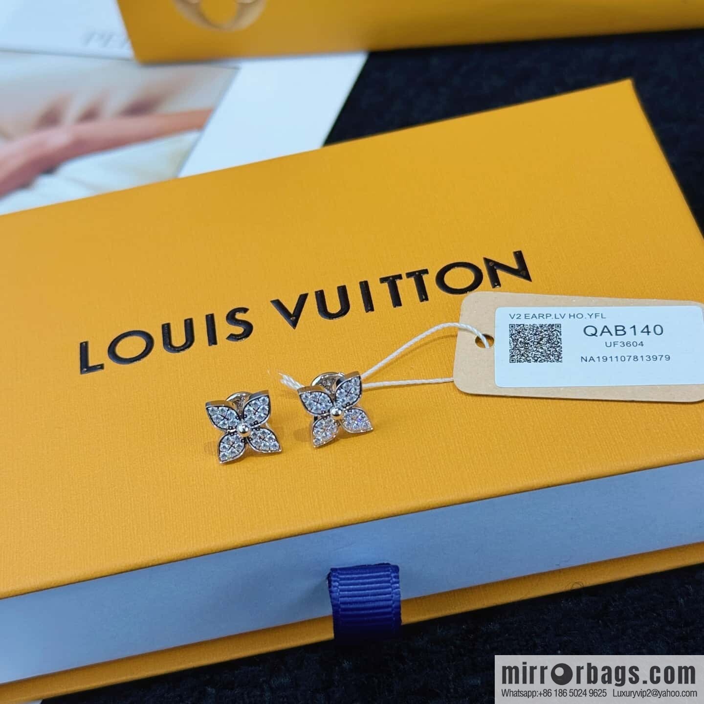 ❗️New ❗️ ☀ Louis Vuitton LV full diamond flower stud earrings ☀