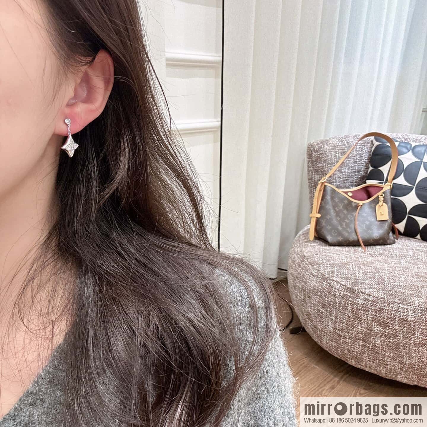 ❗️New ❗️ ☀ Louis Vuitton LV full diamond flower stud earrings ☀