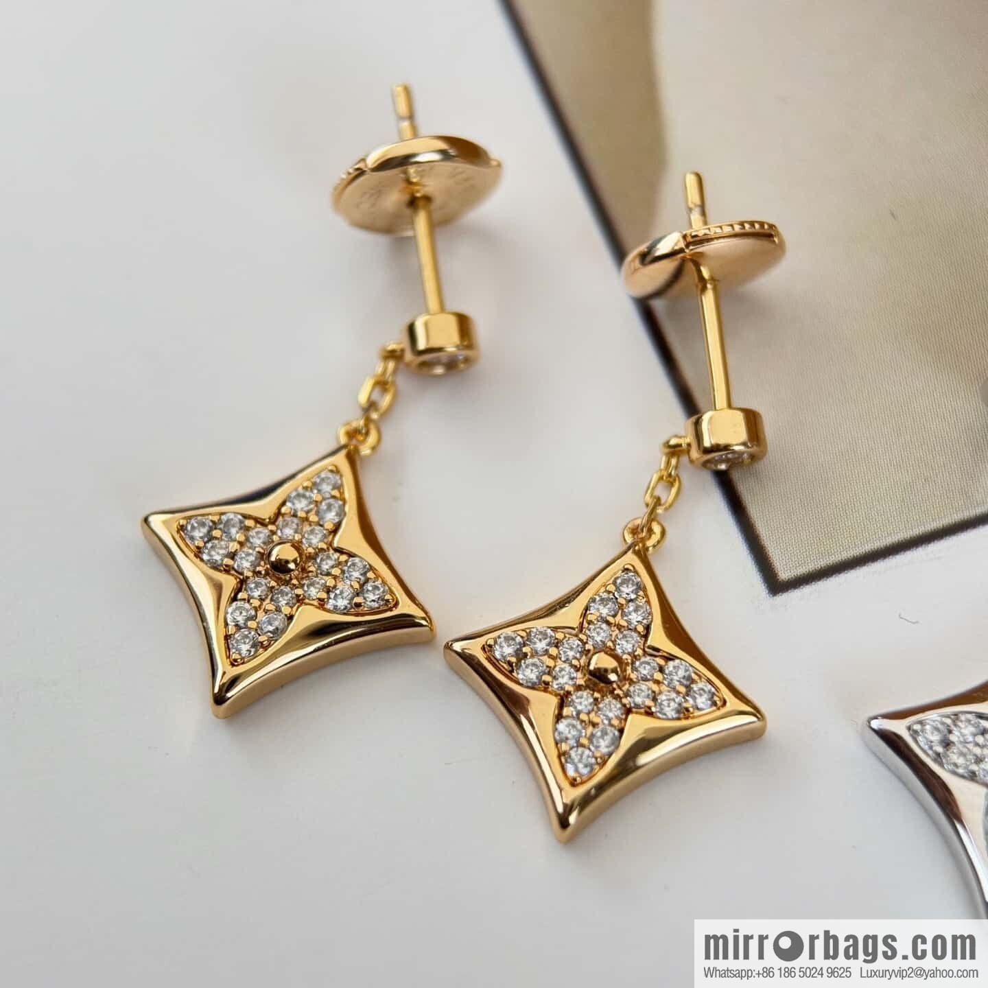 ❗️New ❗️ ☀ Louis Vuitton LV full diamond flower stud earrings ☀