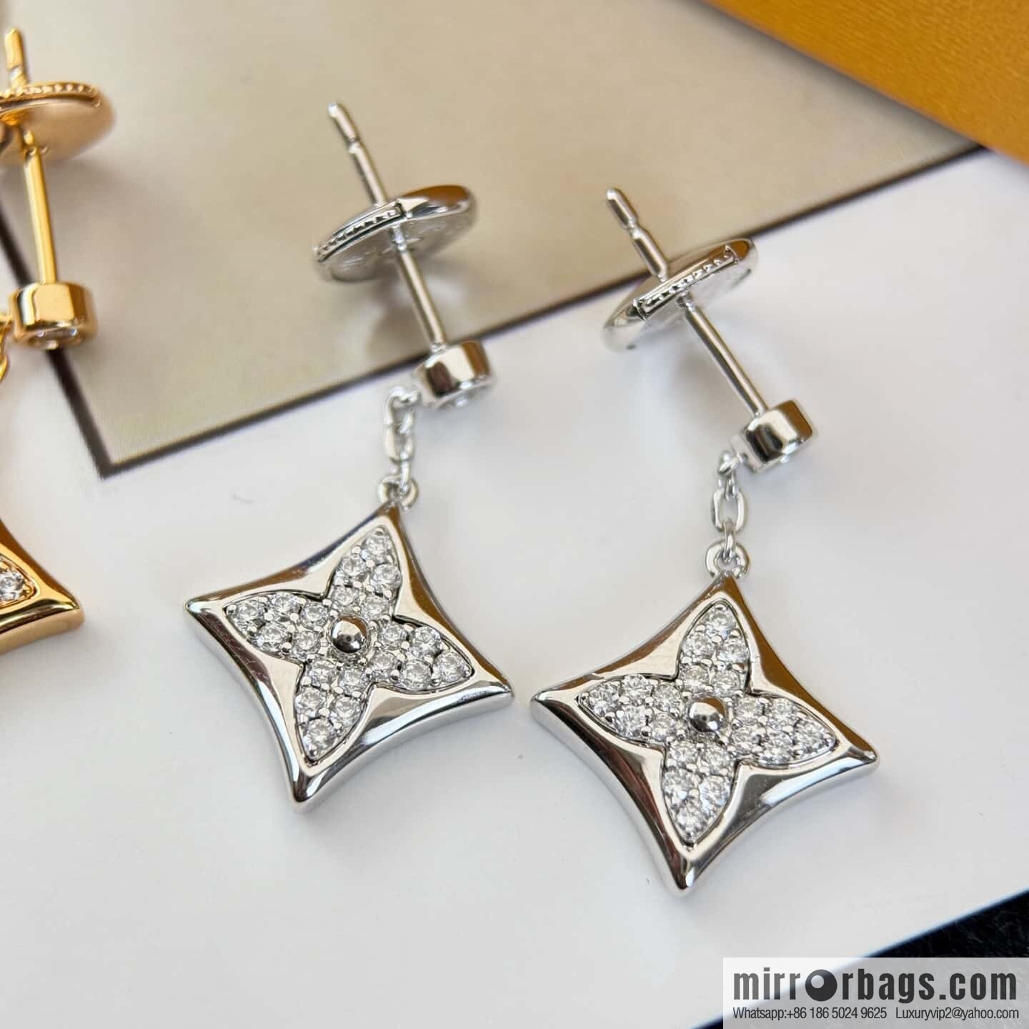 ❗️New ❗️ ☀ Louis Vuitton LV full diamond flower stud earrings ☀