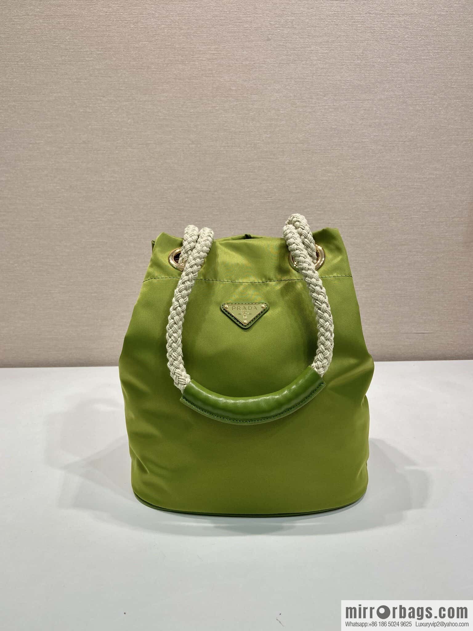 PRADA 🎉 new bucket bag 🎉 1BE082 catwalk model🎉🎉