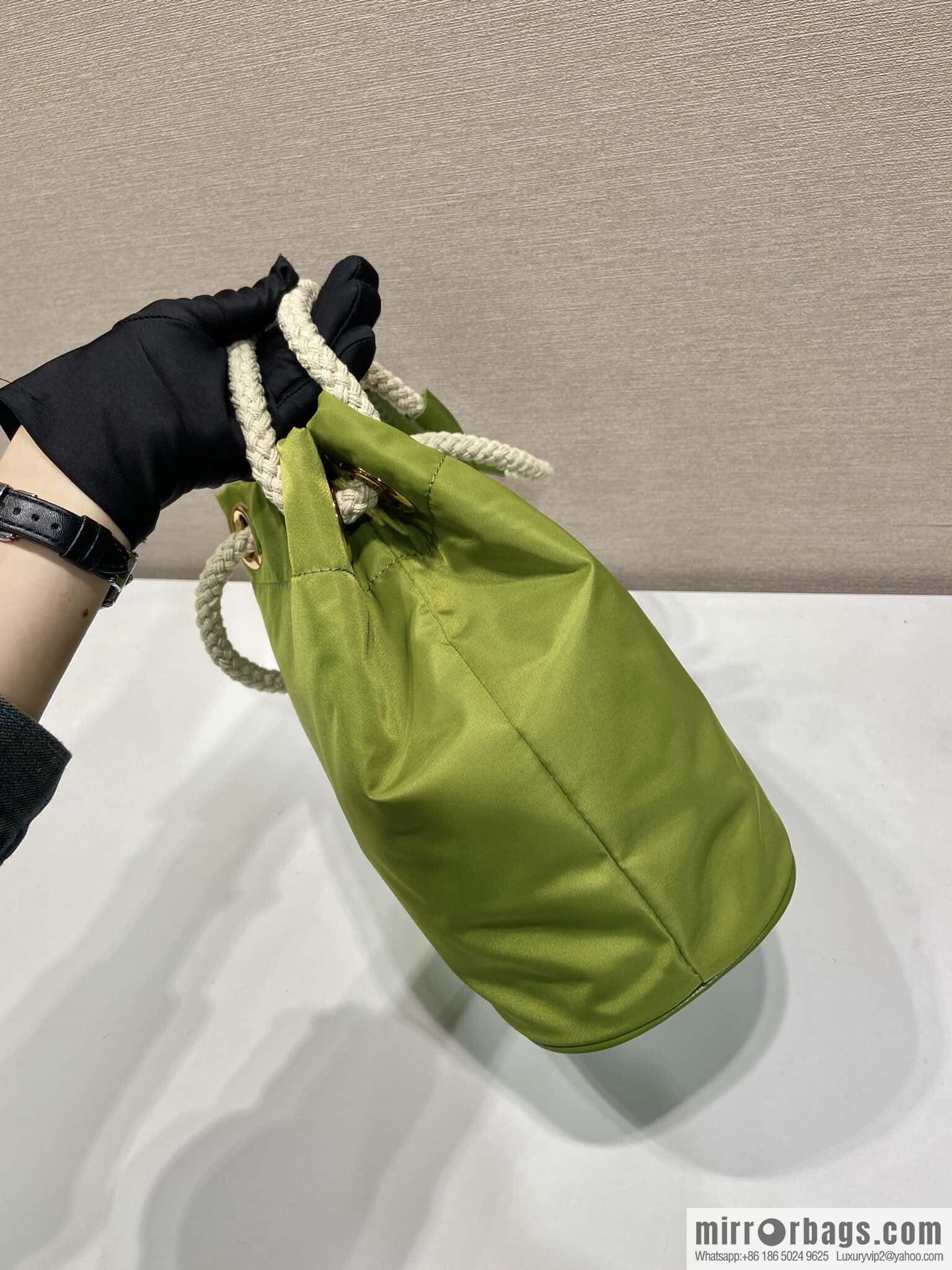 PRADA 🎉 new bucket bag 🎉 1BE082 catwalk model🎉🎉