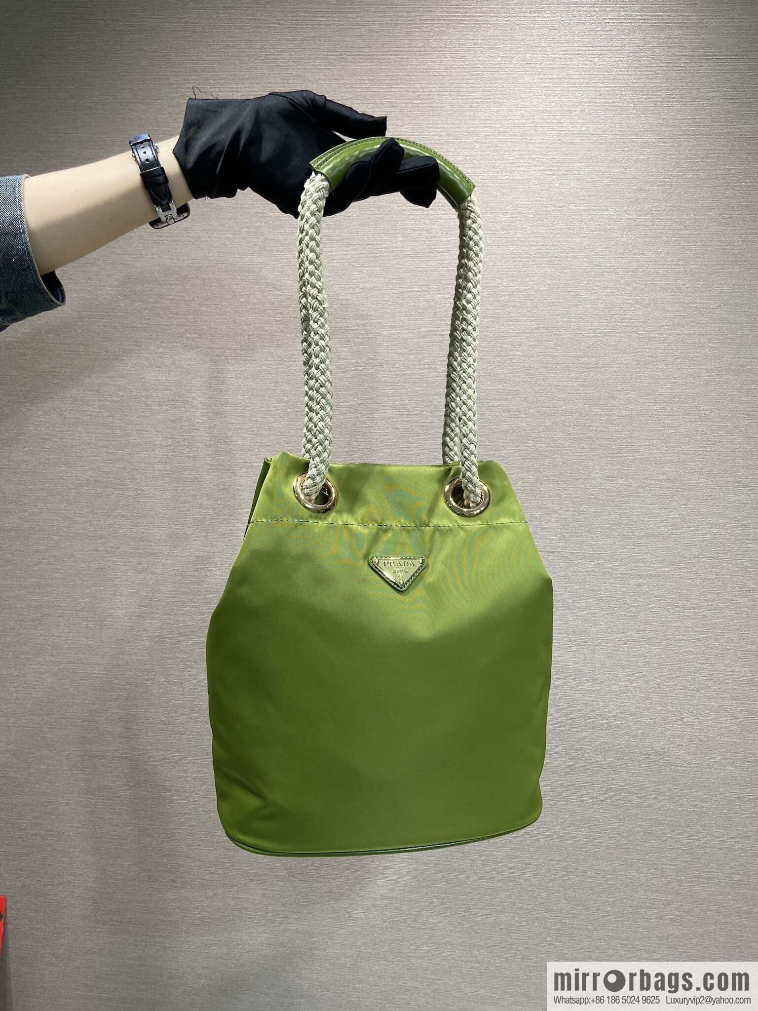 PRADA 🎉 new bucket bag 🎉 1BE082 catwalk model🎉🎉