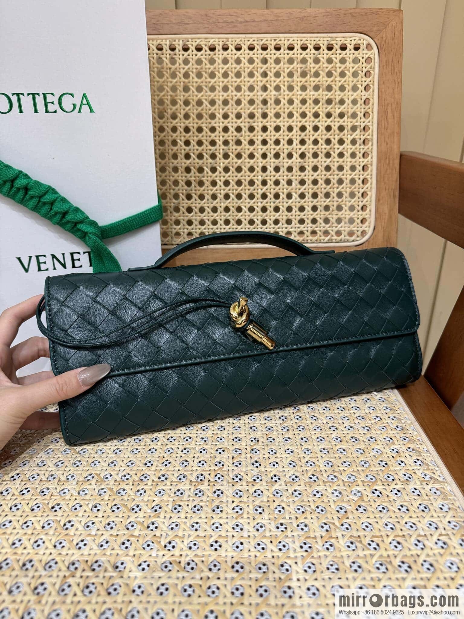 BV Andiamond Clutch 741511 Emerald
