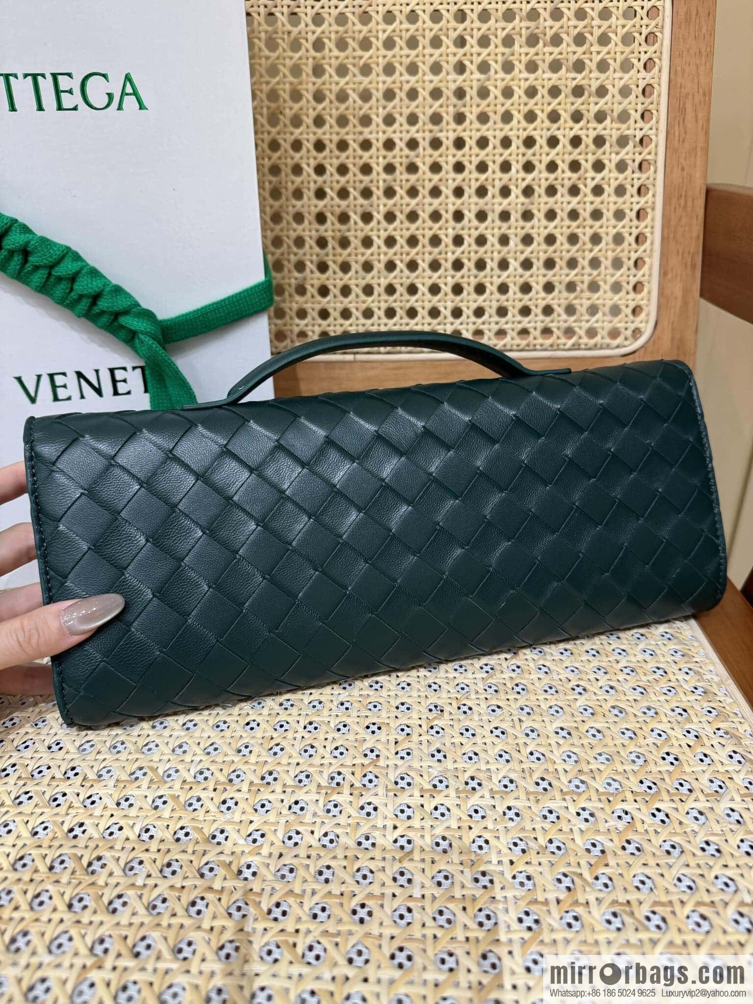 BV Andiamond Clutch 741511 Emerald