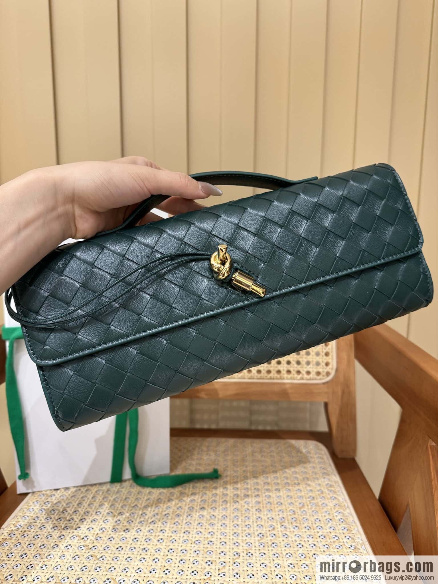 BV Andiamond Clutch 741511 Emerald