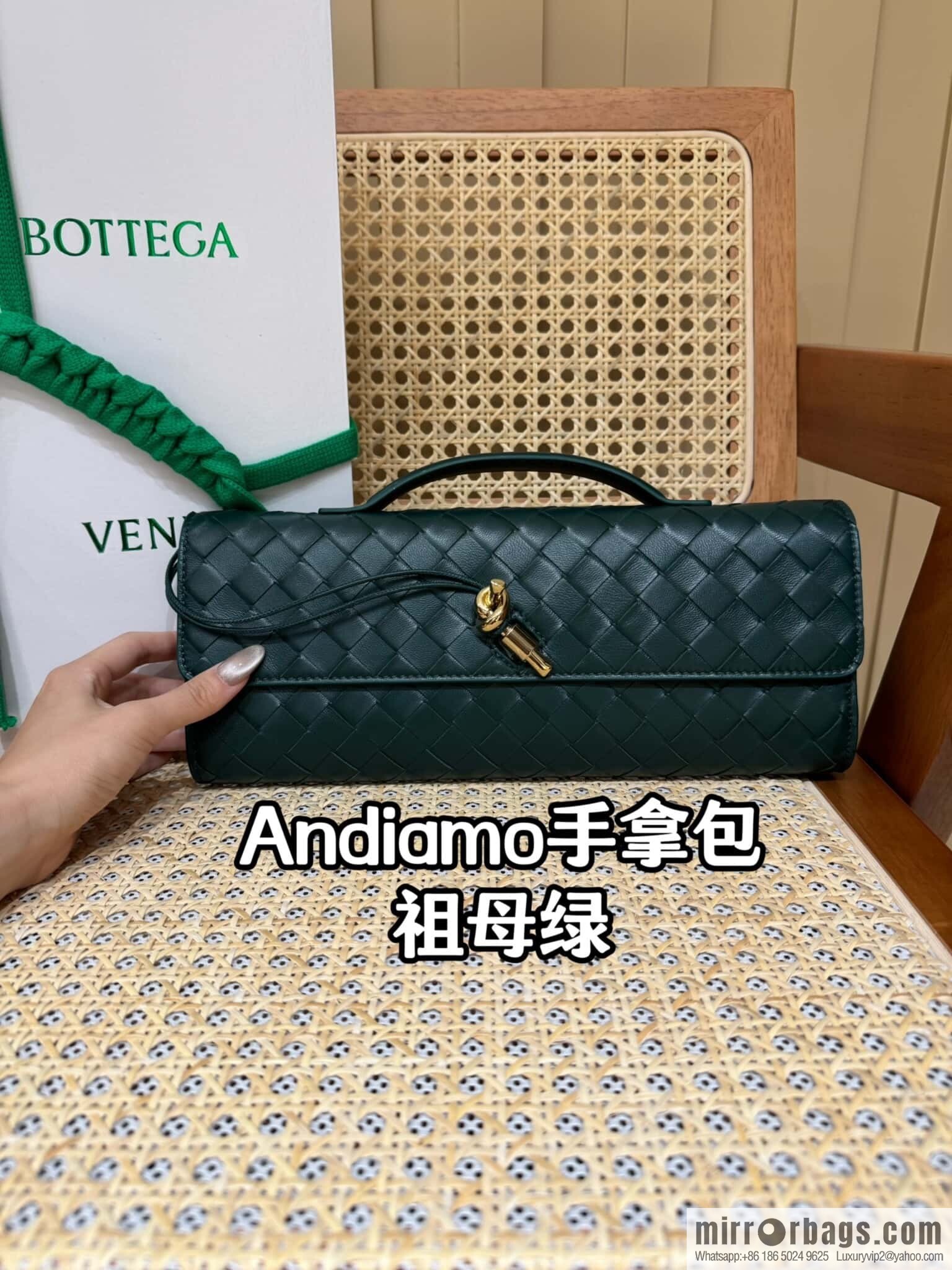 BV Andiamond Clutch 741511 Emerald
