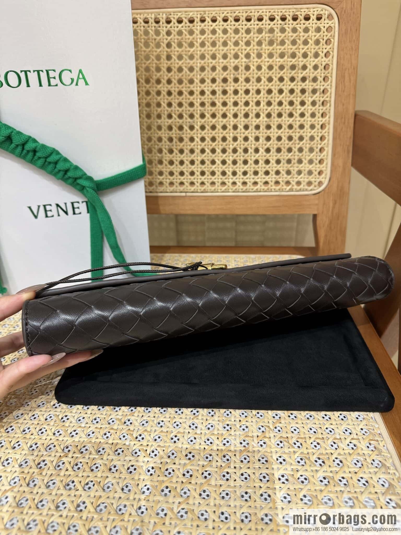BV Andiamond Clutch 741511 Chocolate Brown