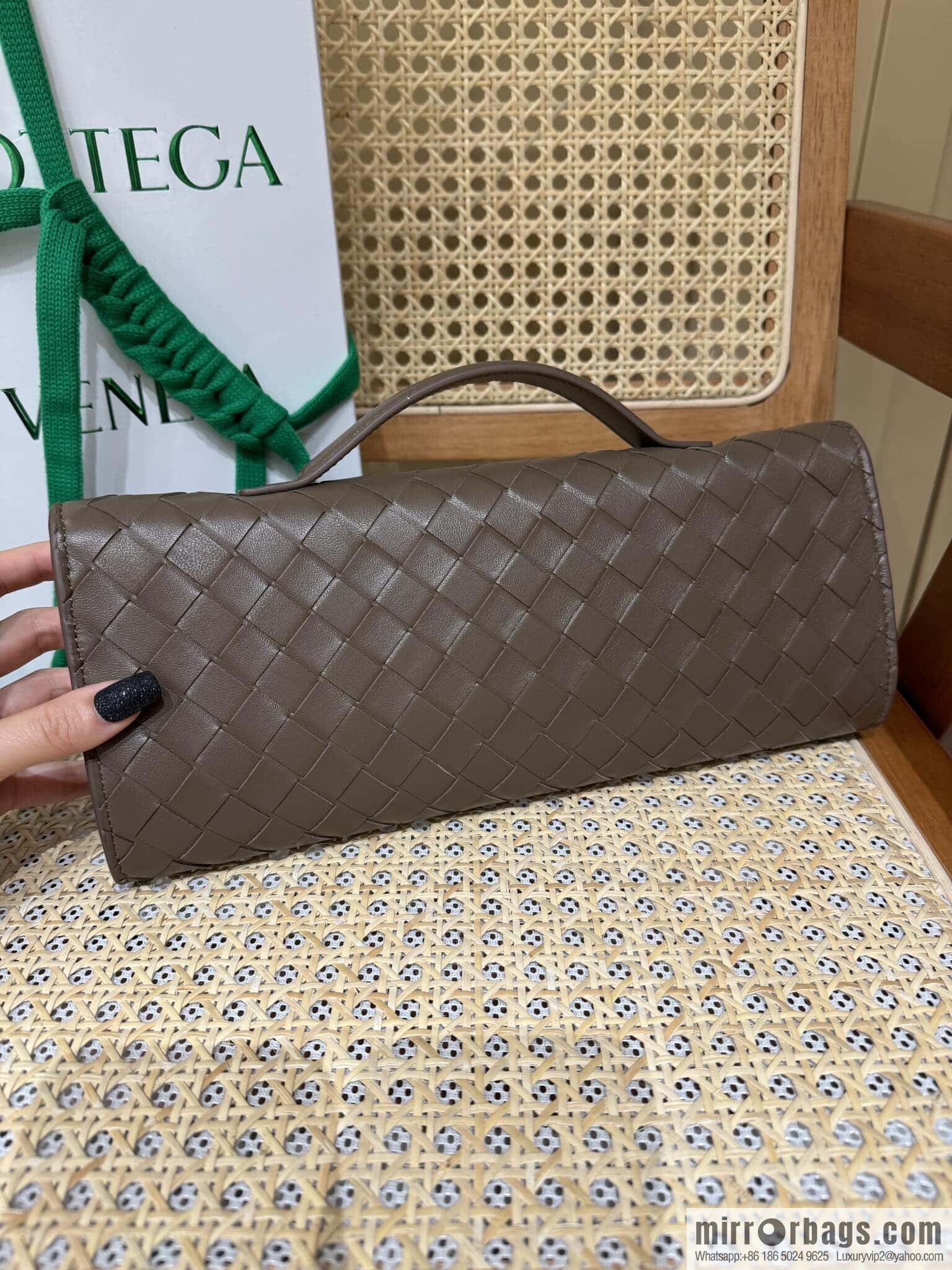 BV Andiamond clutch 741511 pine cone brown