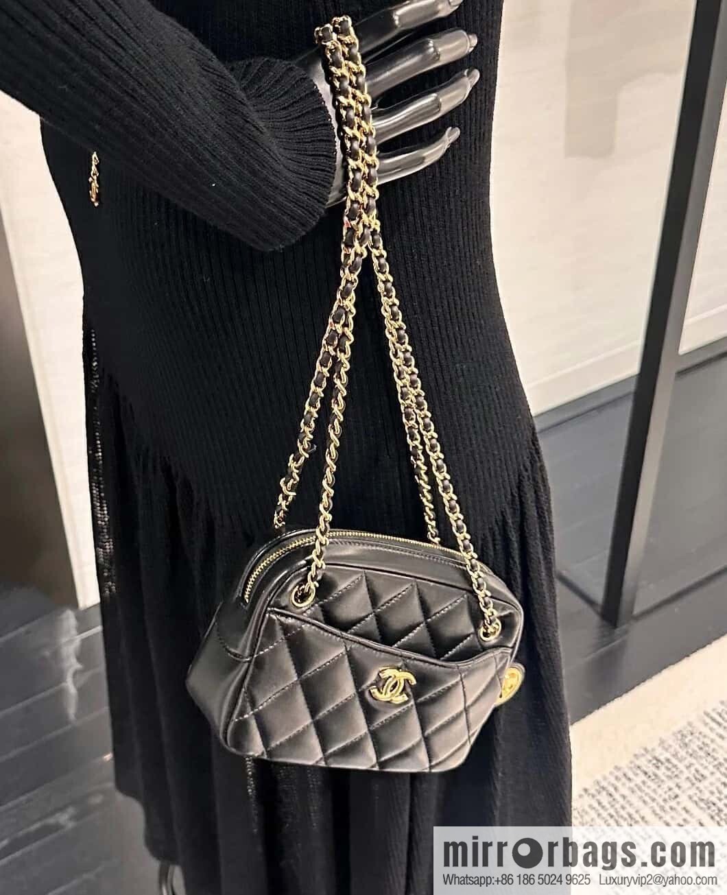 𝐂𝐡𝐚𝐧𝐞𝐥 𝟐𝟒𝐤 Coin Camera Bag, Small, Black 🖤 AS5190
