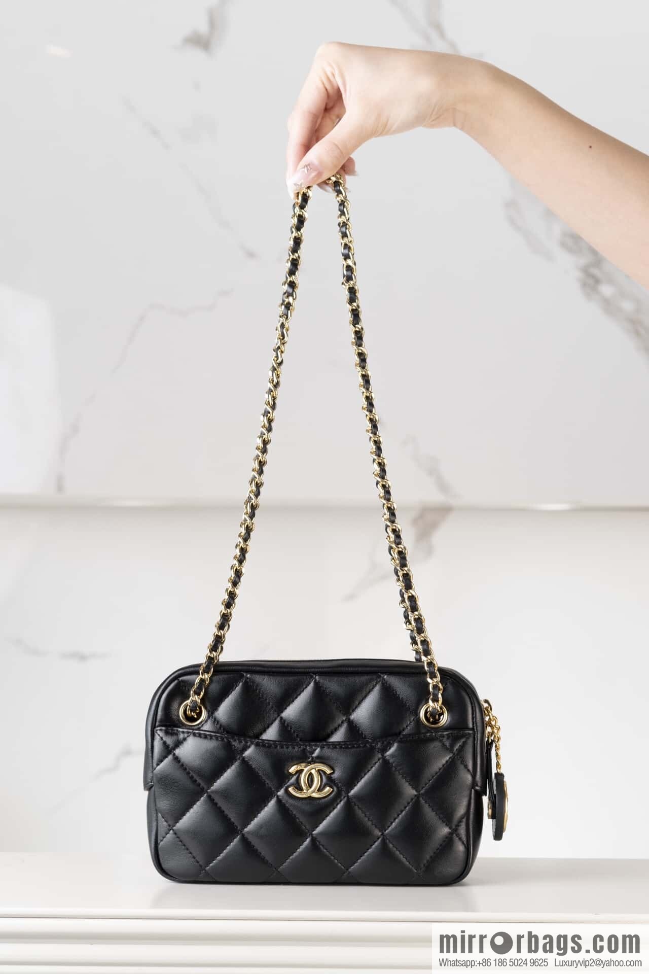 𝐂𝐡𝐚𝐧𝐞𝐥 𝟐𝟒𝐤 Coin Camera Bag, Small, Black 🖤 AS5190