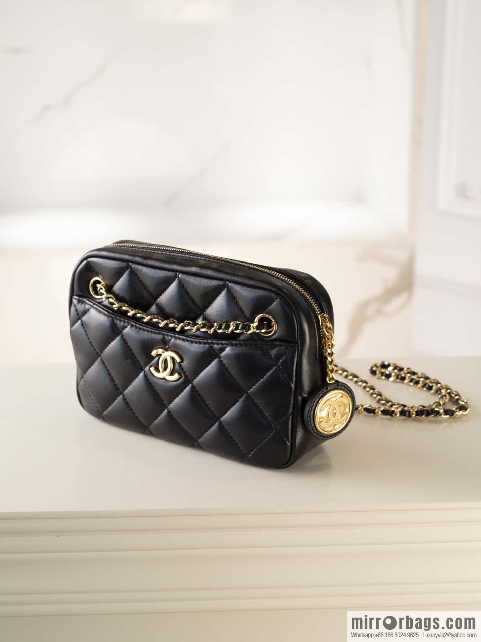 𝐂𝐡𝐚𝐧𝐞𝐥 𝟐𝟒𝐤 Coin Camera Bag, Small, Black 🖤 AS5190