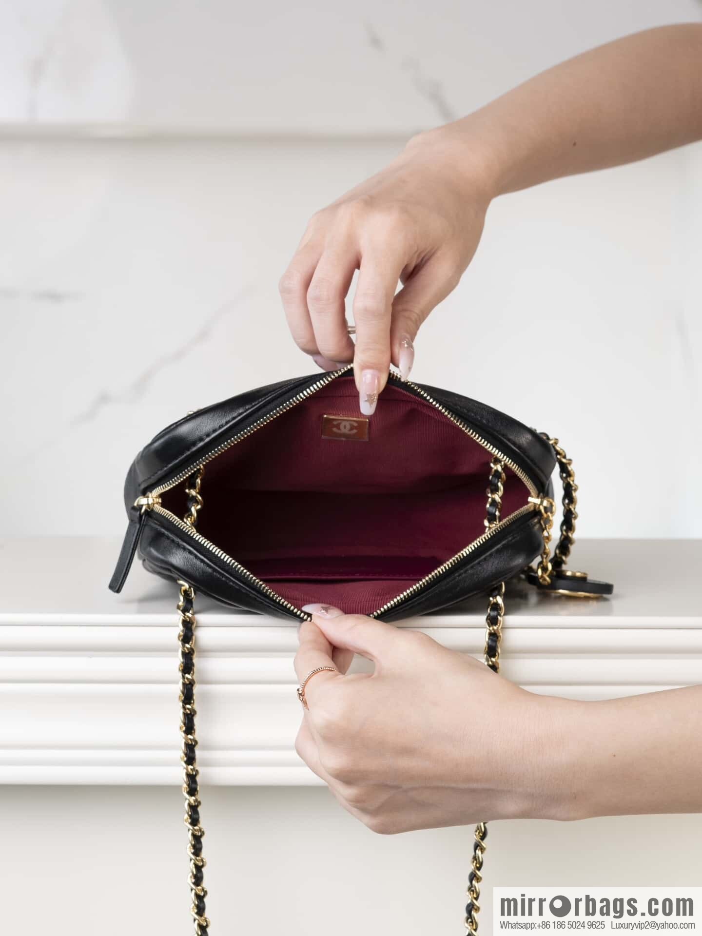 𝐂𝐡𝐚𝐧𝐞𝐥 𝟐𝟒𝐤 Coin Camera Bag, Small, Black 🖤 AS5190