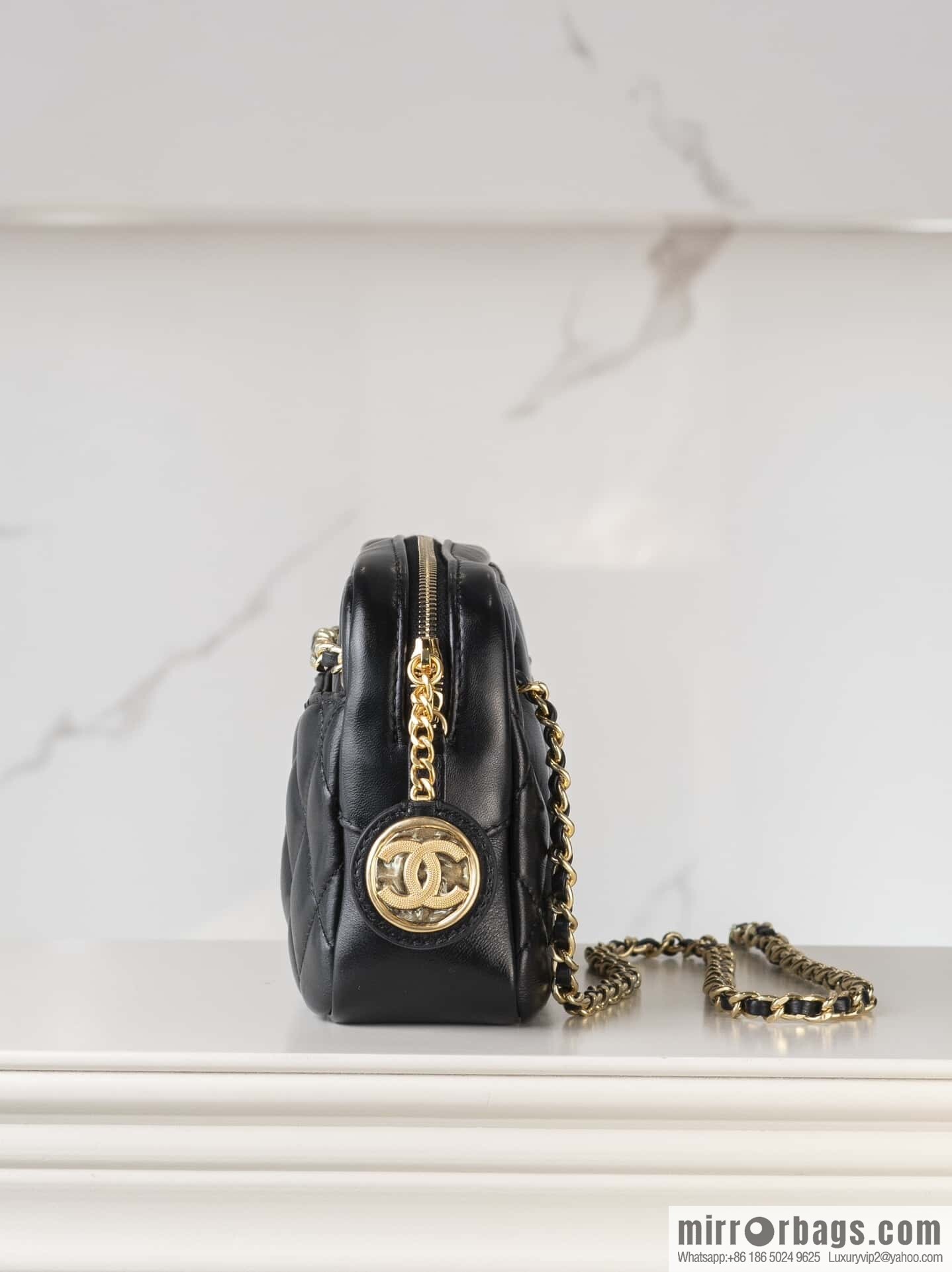 𝐂𝐡𝐚𝐧𝐞𝐥 𝟐𝟒𝐤 Coin Camera Bag, Small, Black 🖤 AS5190