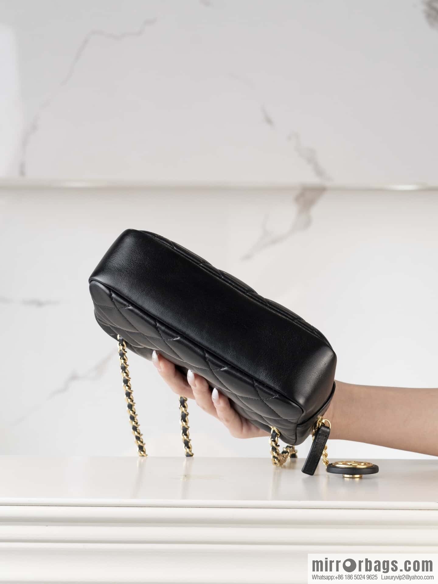 𝐂𝐡𝐚𝐧𝐞𝐥 𝟐𝟒𝐤 Coin Camera Bag, Small, Black 🖤 AS5190