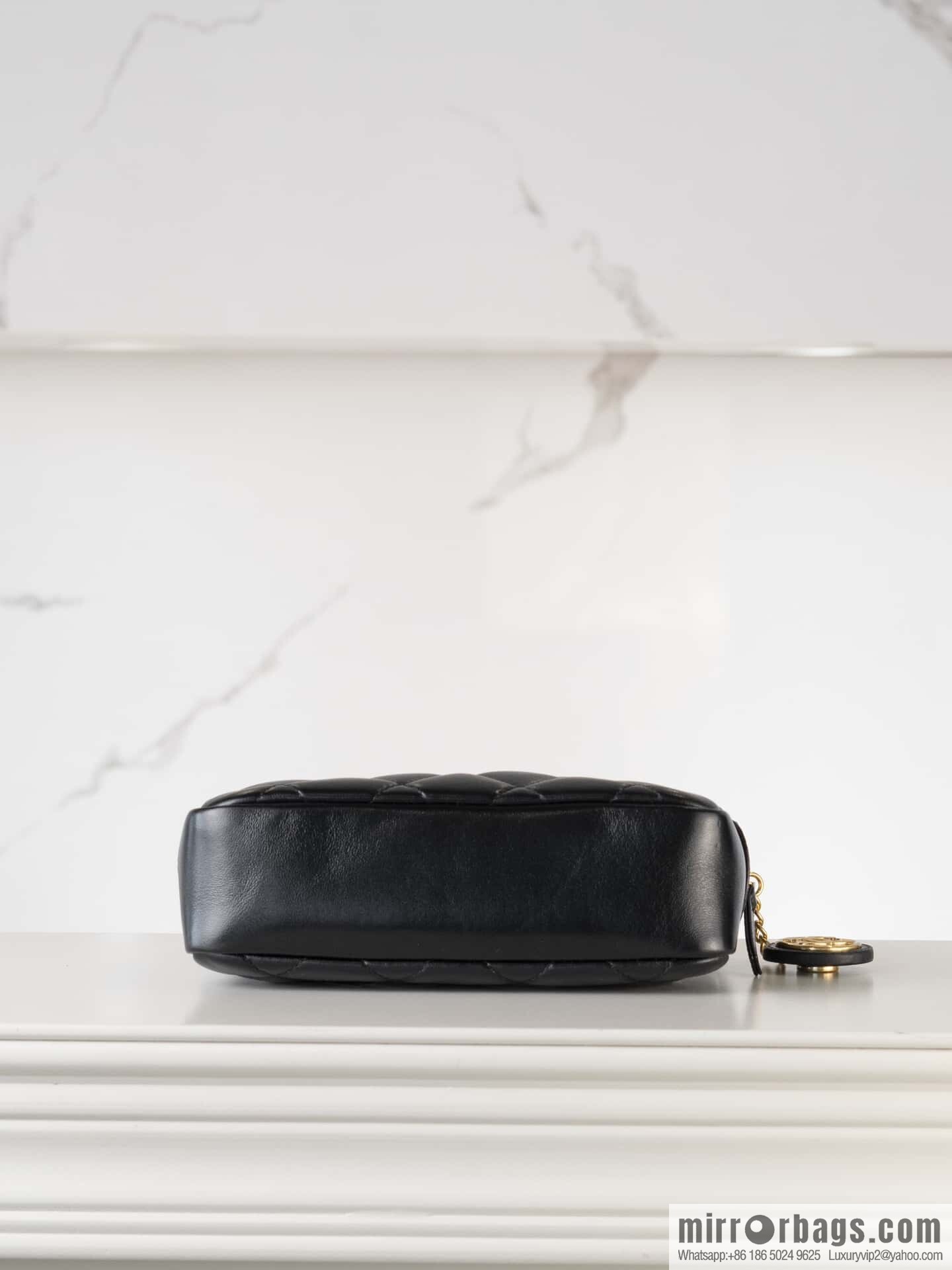 𝐂𝐡𝐚𝐧𝐞𝐥 𝟐𝟒𝐤 Coin Camera Bag, Small, Black 🖤 AS5190
