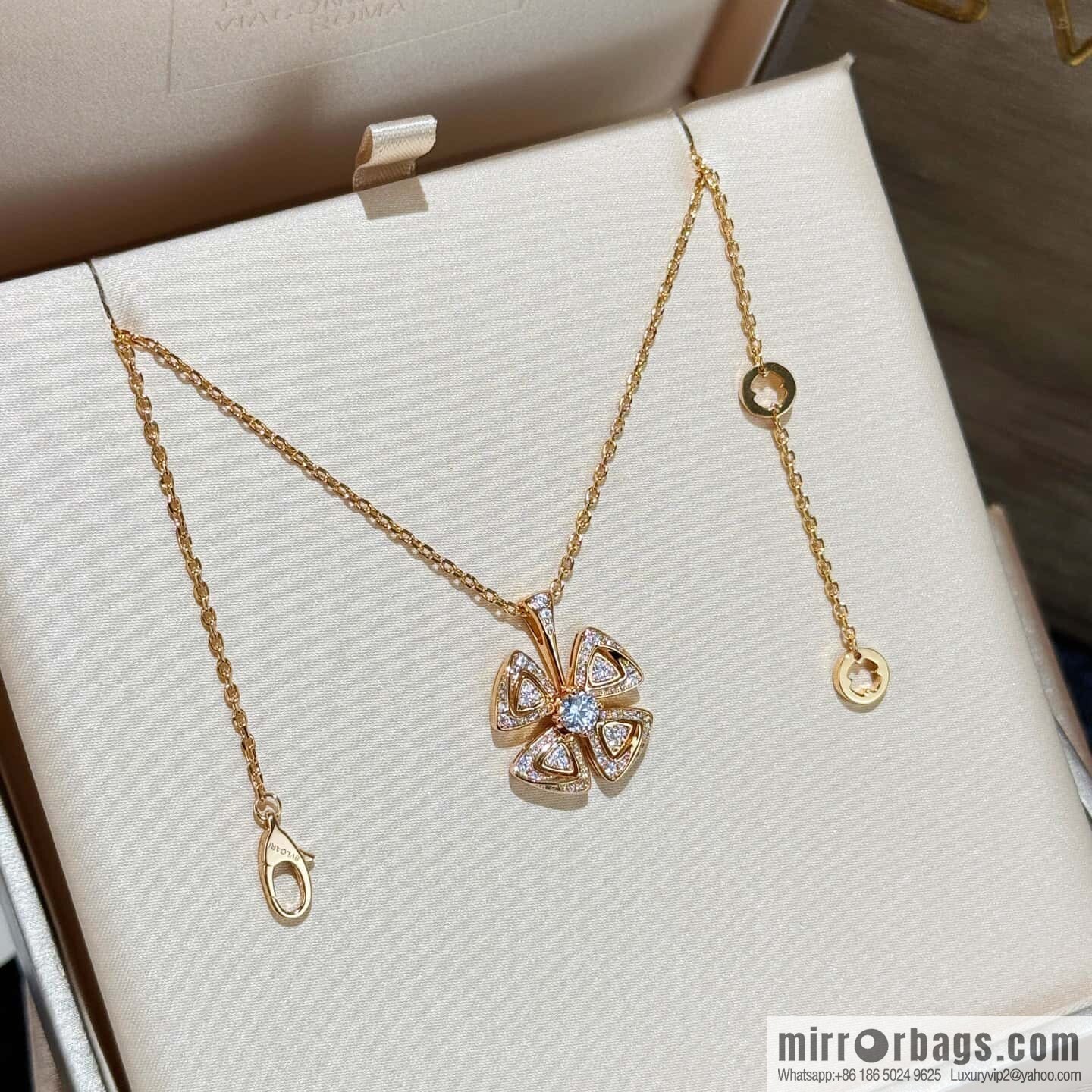 BVLGARI FIOREVER series four-leaf clover necklace