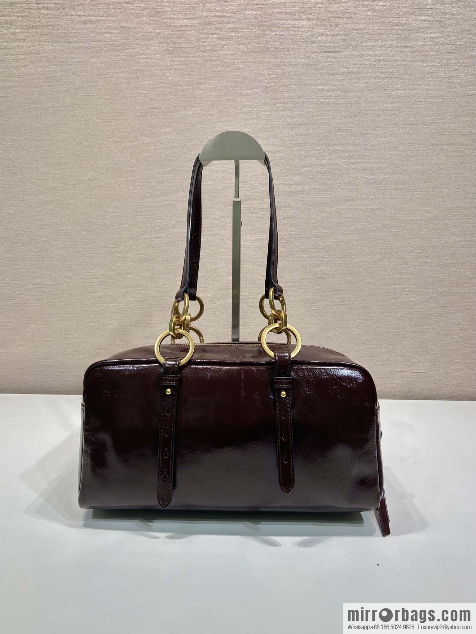 PRADA 🎉 new oil wax leather 🎉 1BB138 large🎉🎉