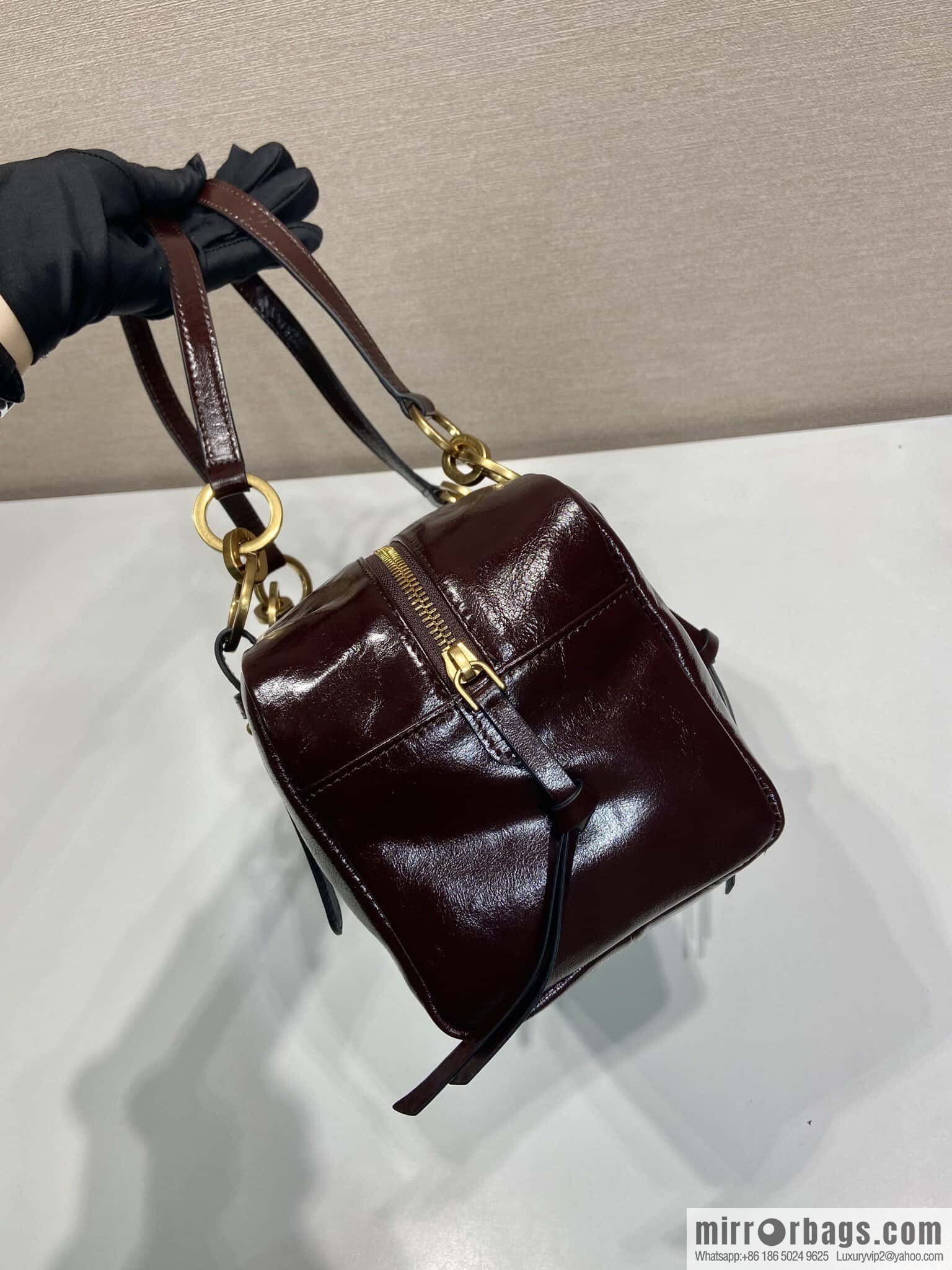 PRADA 🎉 new oil wax leather 🎉 1BB138 large🎉🎉