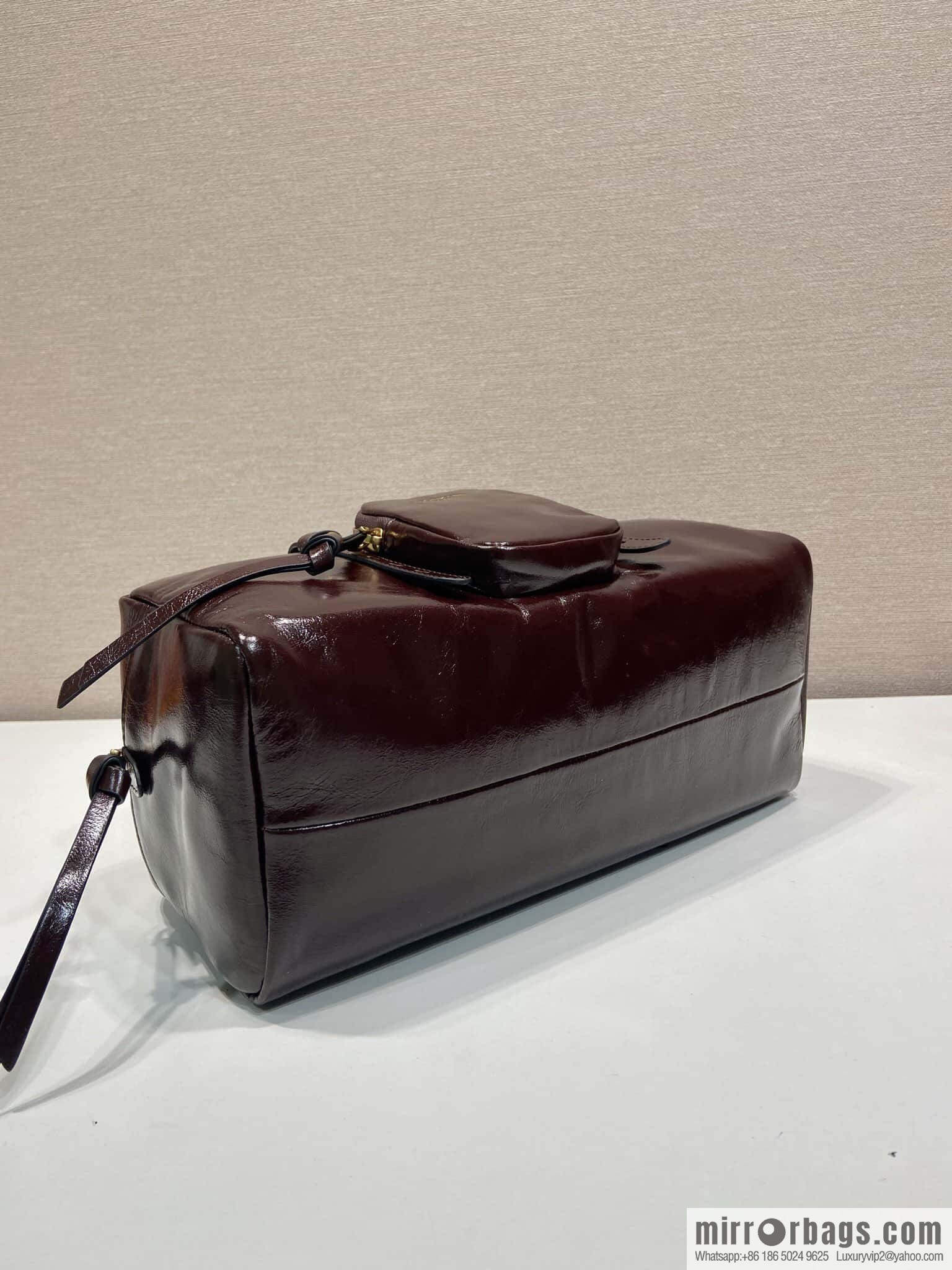 PRADA 🎉 new oil wax leather 🎉 1BB138 large🎉🎉