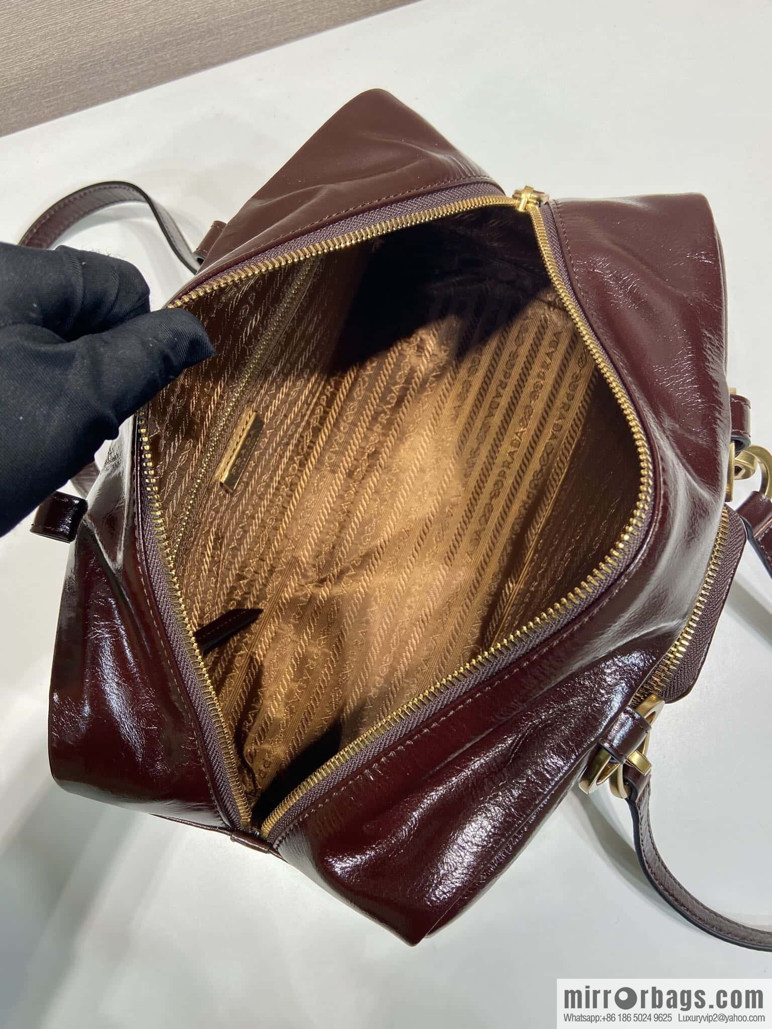 PRADA 🎉 new oil wax leather 🎉 1BB138 large🎉🎉