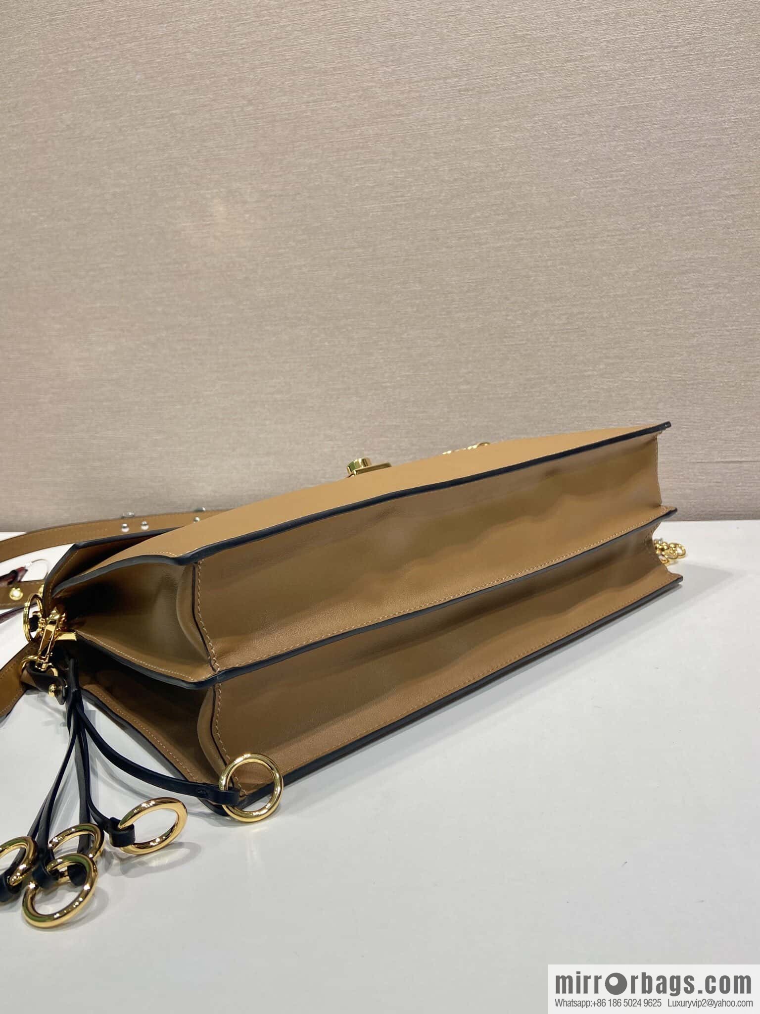 PRADA 🎉 new 🎉 1BD378 large 🎉🎉 brown