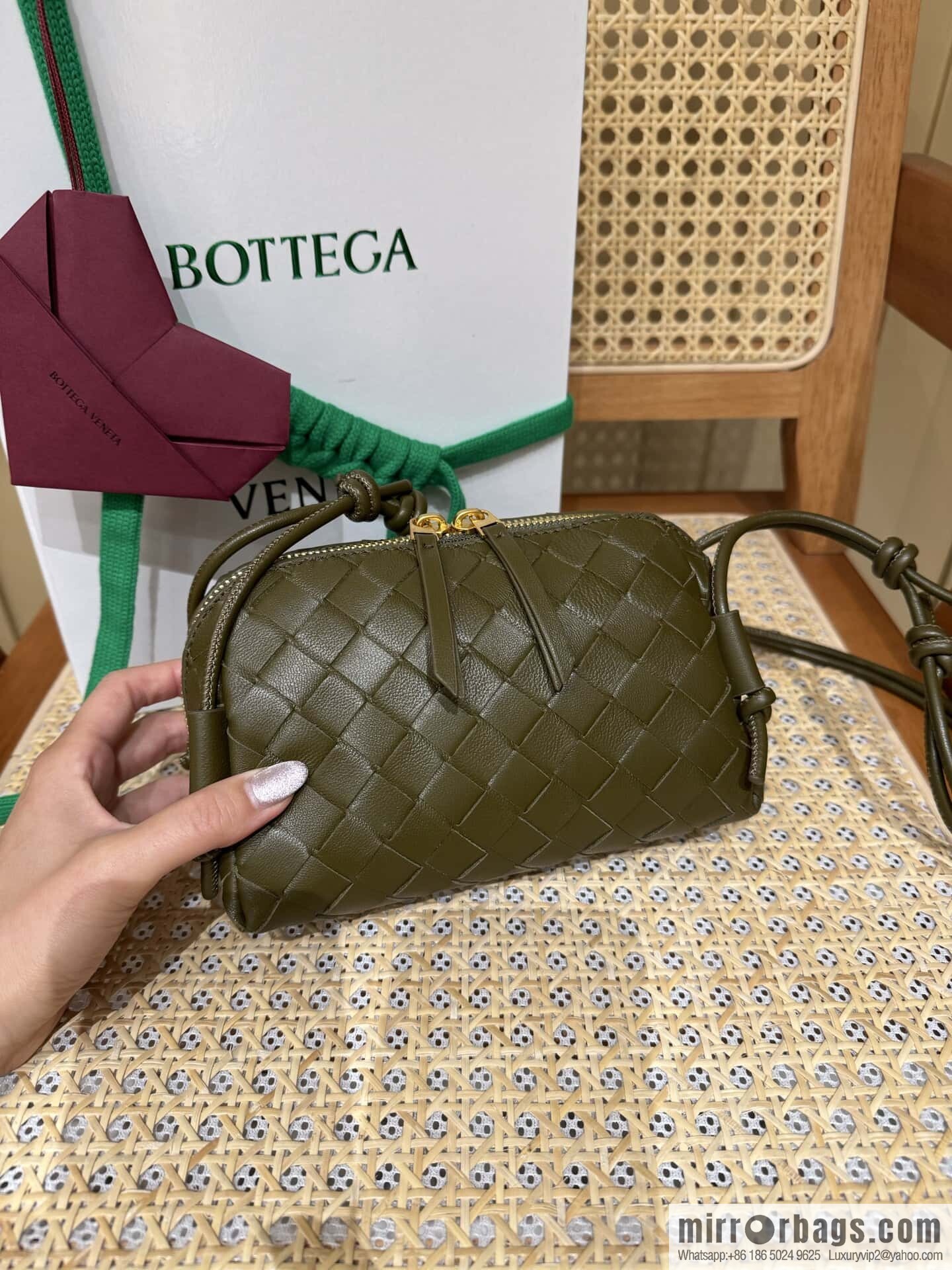 BV Shell Bag Concert 794258 Olive Oil Green