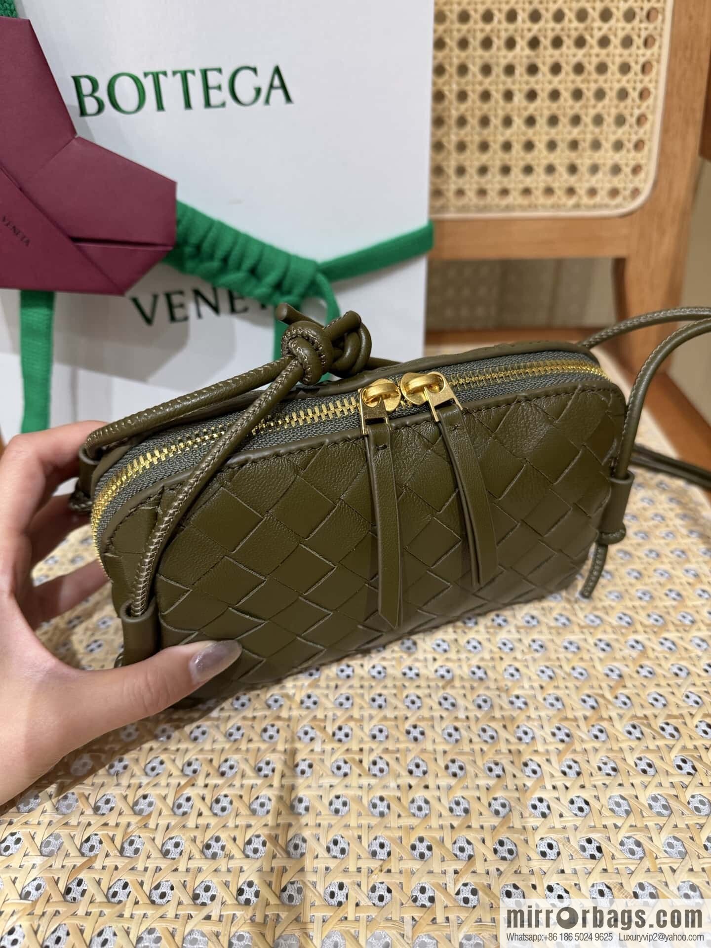 BV Shell Bag Concert 794258 Olive Oil Green